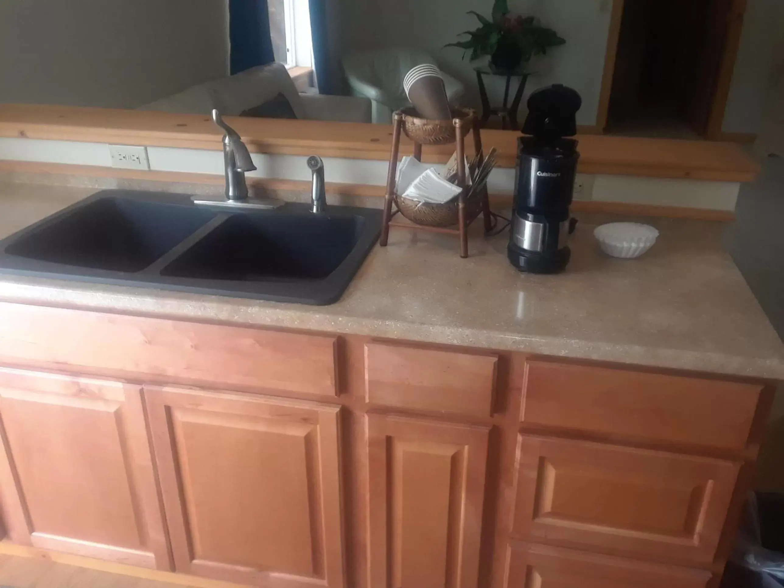 Kitchen/Kitchenette in Mt Baker Hotel