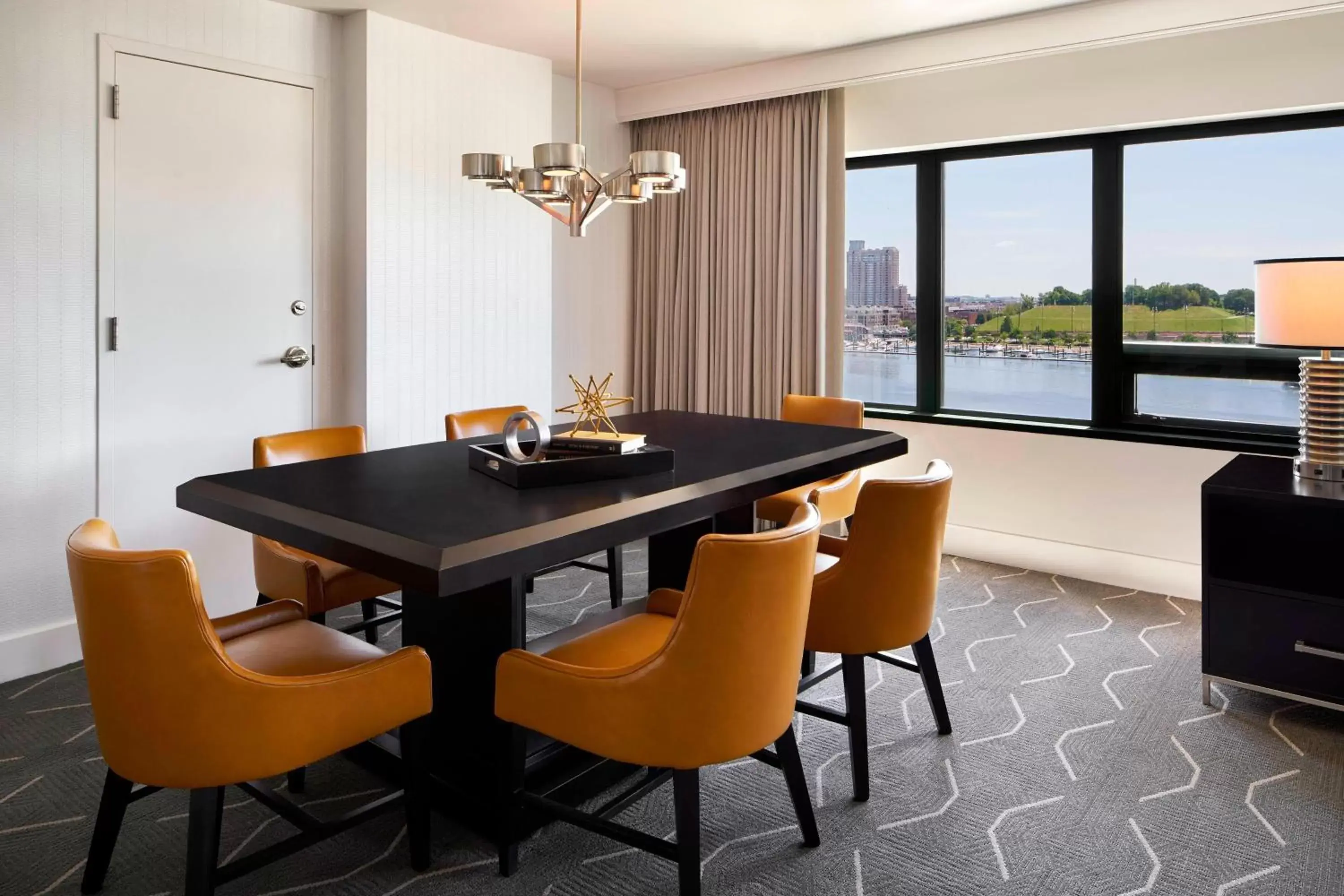 Photo of the whole room, Dining Area in Renaissance Baltimore Harborplace Hotel