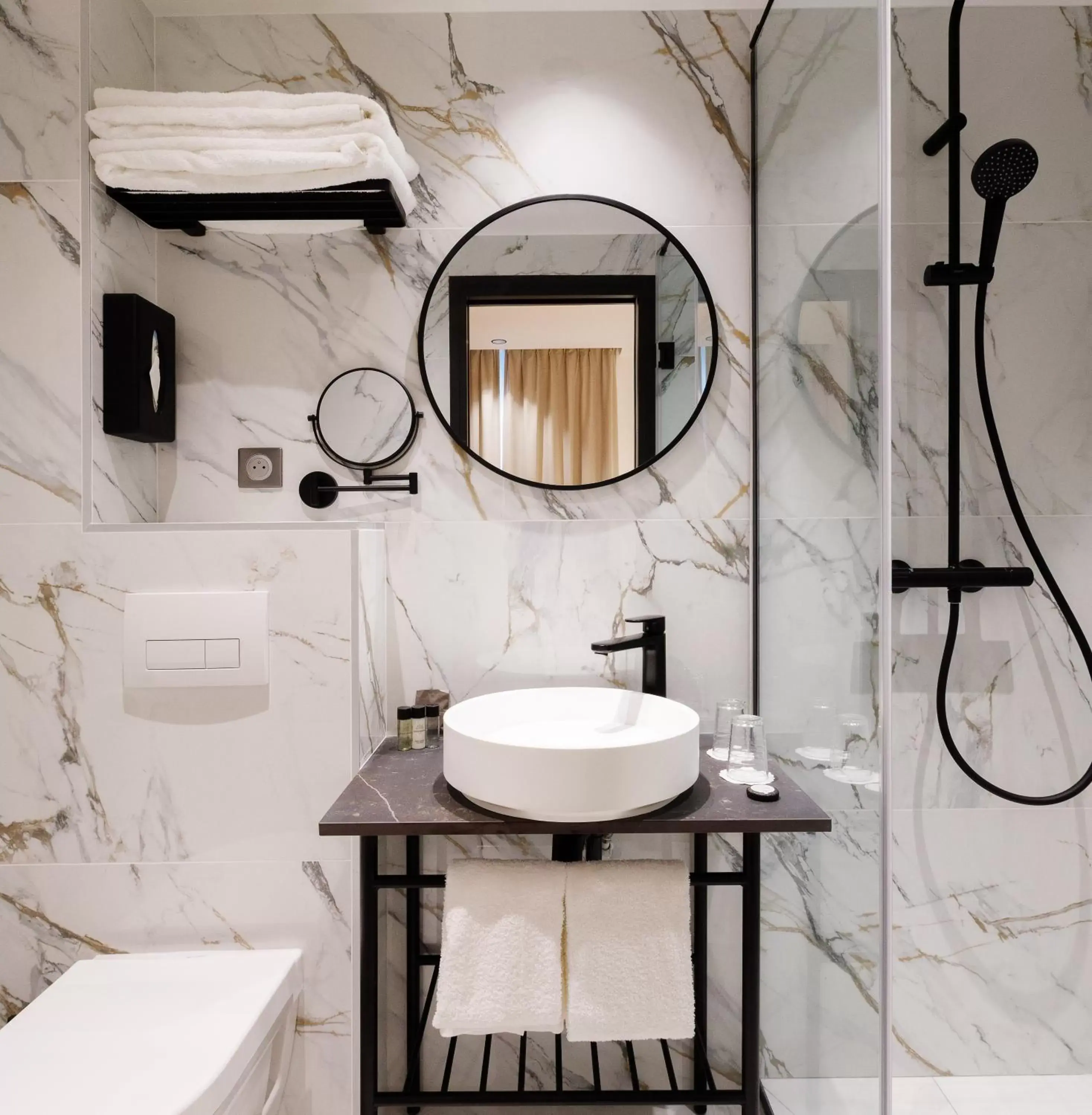 Shower, Bathroom in Star Champs-Elysées