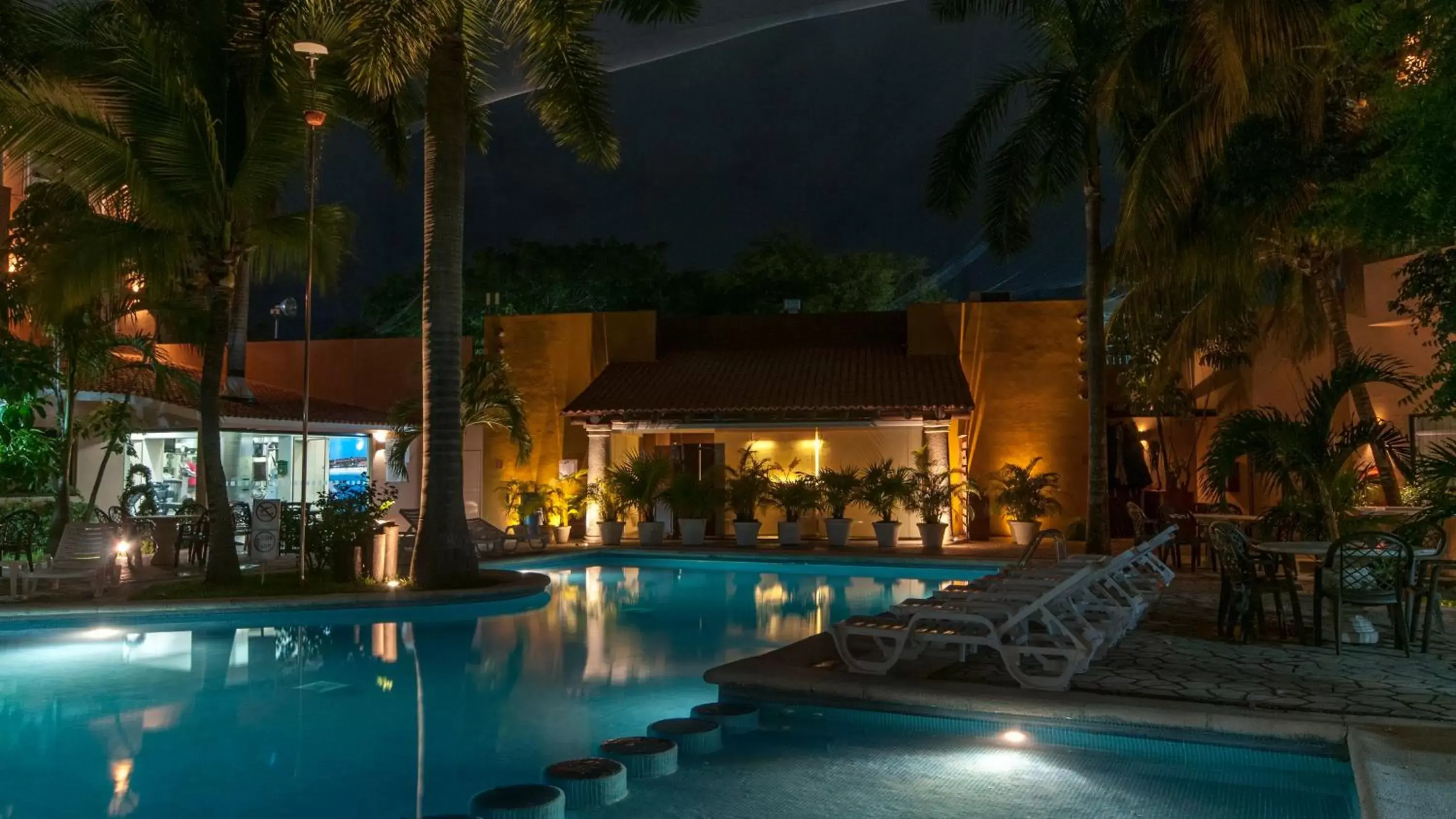 Swimming Pool in Holiday Inn Ciudad Del Carmen, an IHG Hotel
