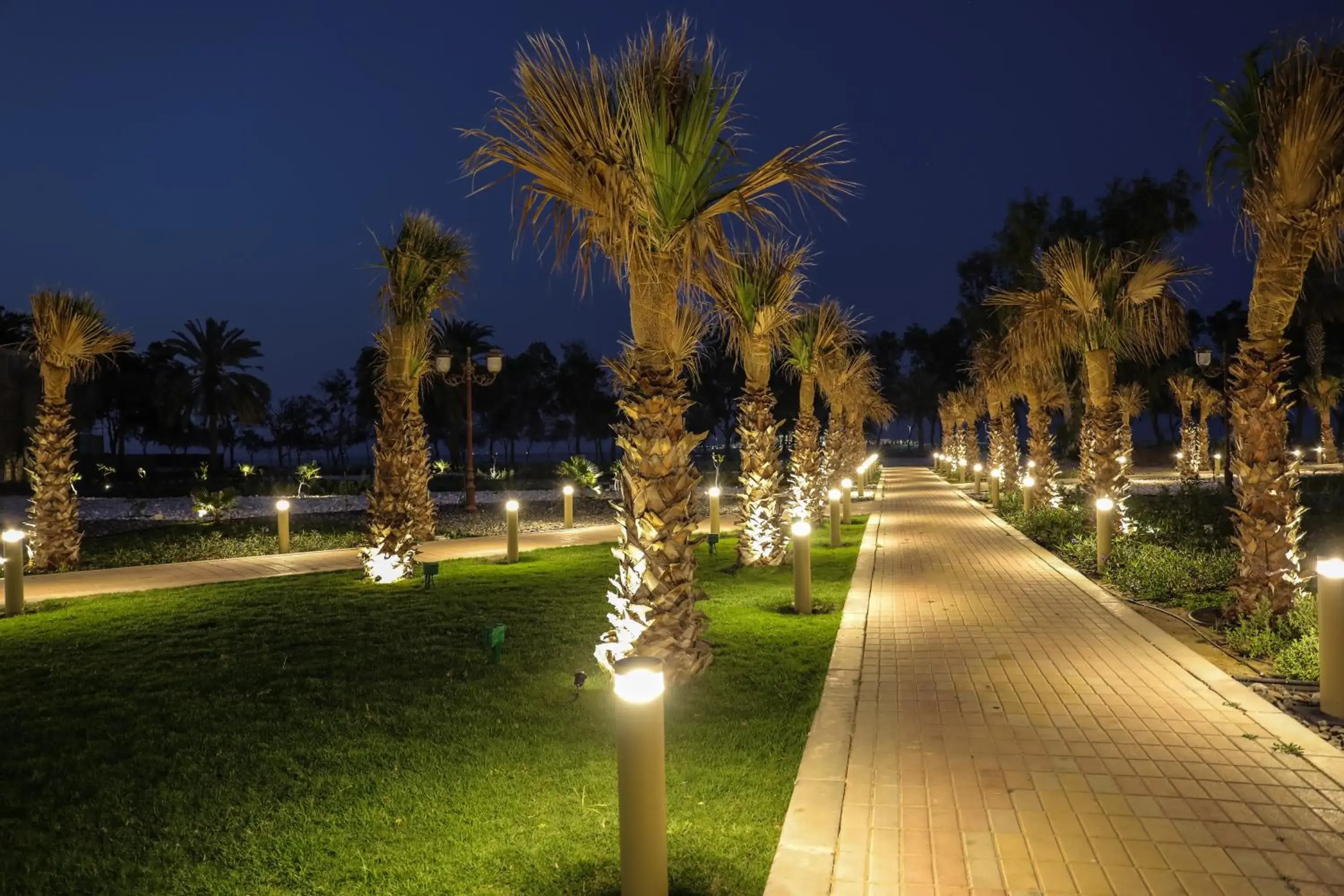 Restaurant/places to eat, Garden in Dhafra Beach Hotel
