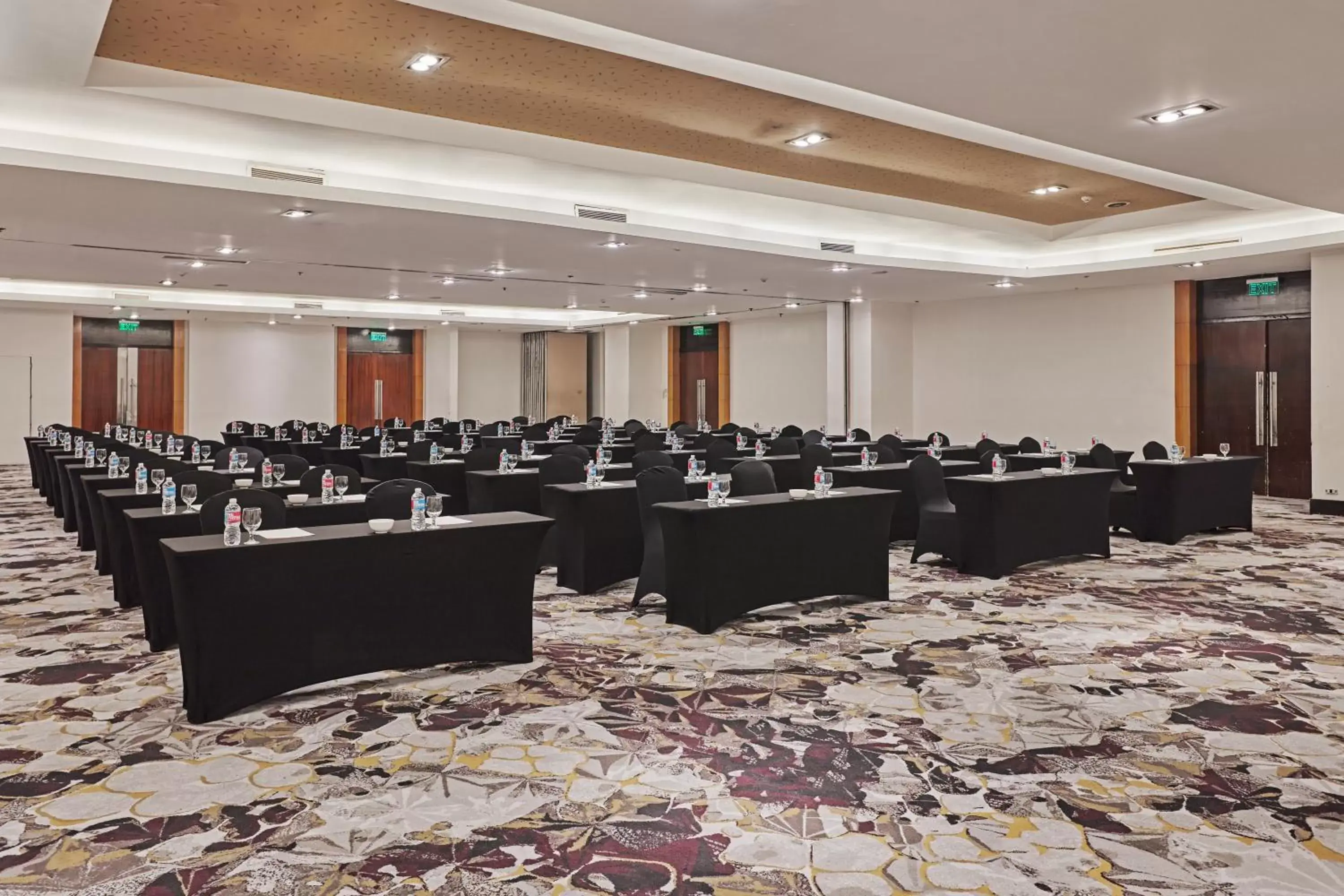 Meeting/conference room in Crowne Plaza Manila Galleria, an IHG Hotel