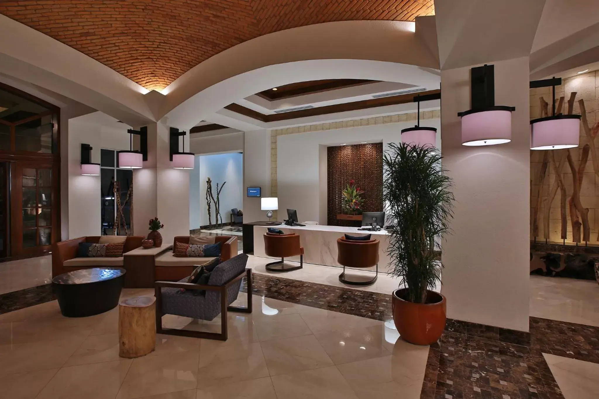 Property building, Lobby/Reception in Real Intercontinental Metrocentro Managua, an IHG Hotel