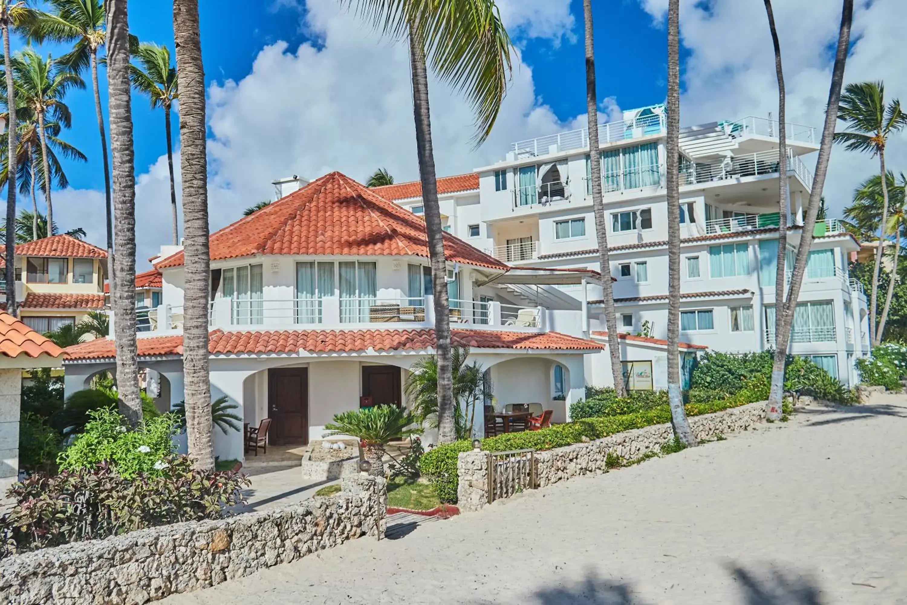 Property Building in Los Corales Beach Village