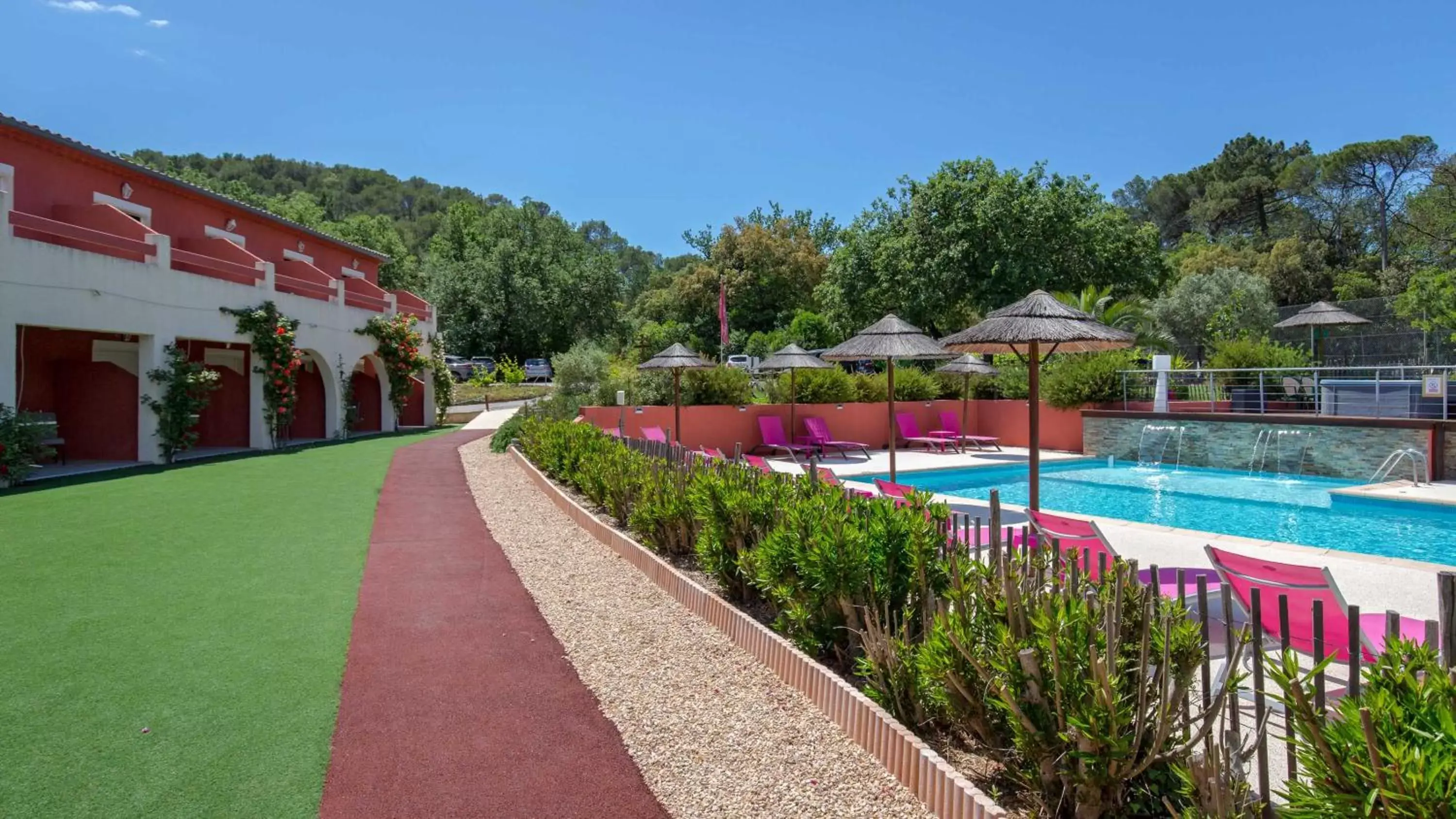 Swimming Pool in Les Pins Blancs en Provence