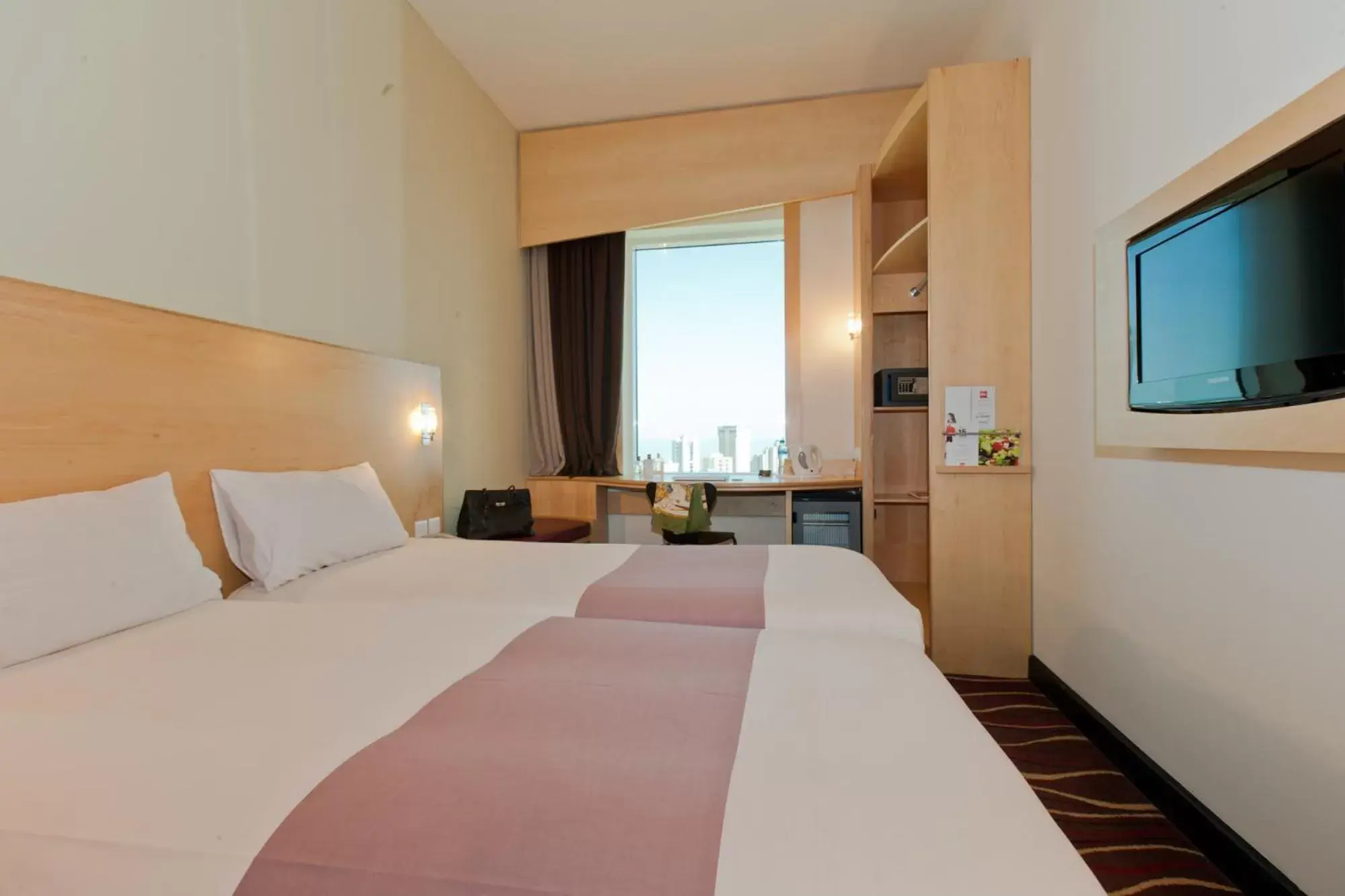 Bed in ibis Sharq