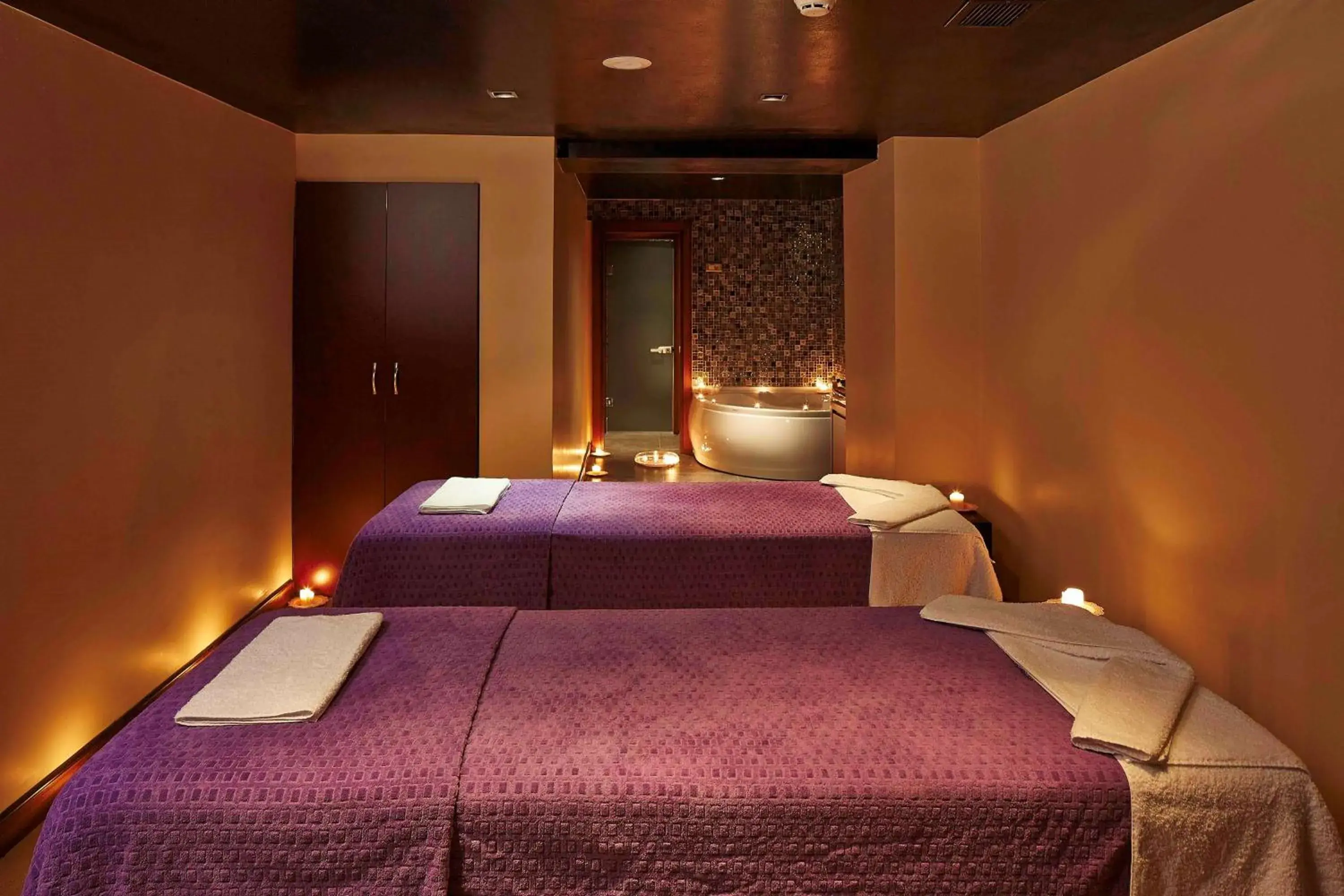 Spa and wellness centre/facilities, Bed in DoubleTree By Hilton Hotel Izmir - Alsancak