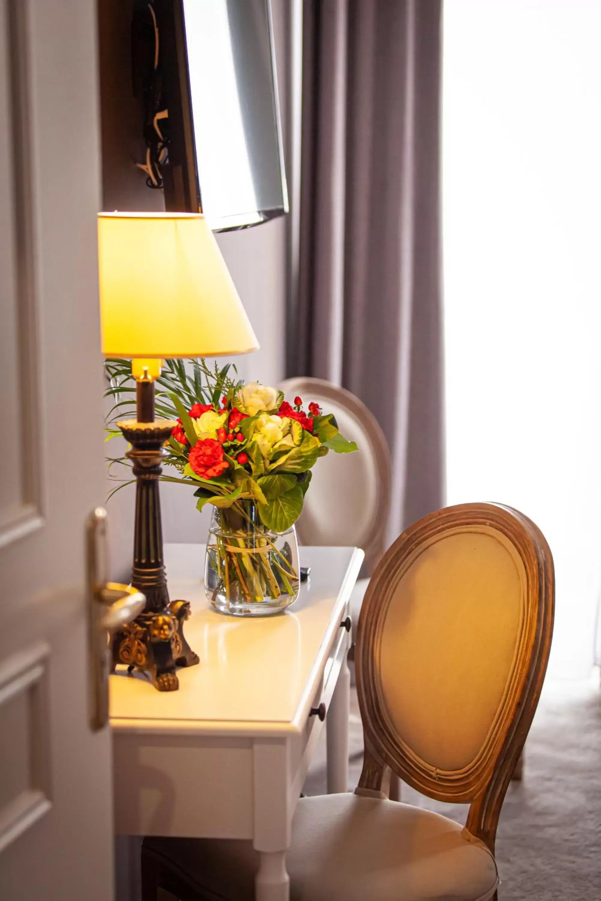 Bedroom, Seating Area in Hôtel Churchill Bordeaux Centre