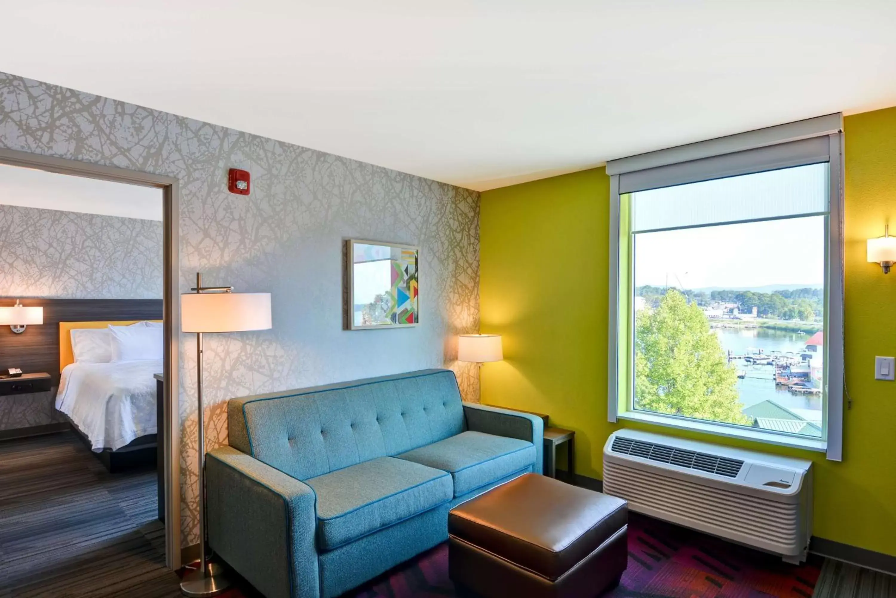 Living room, Seating Area in Home2 Suites By Hilton Hot Springs