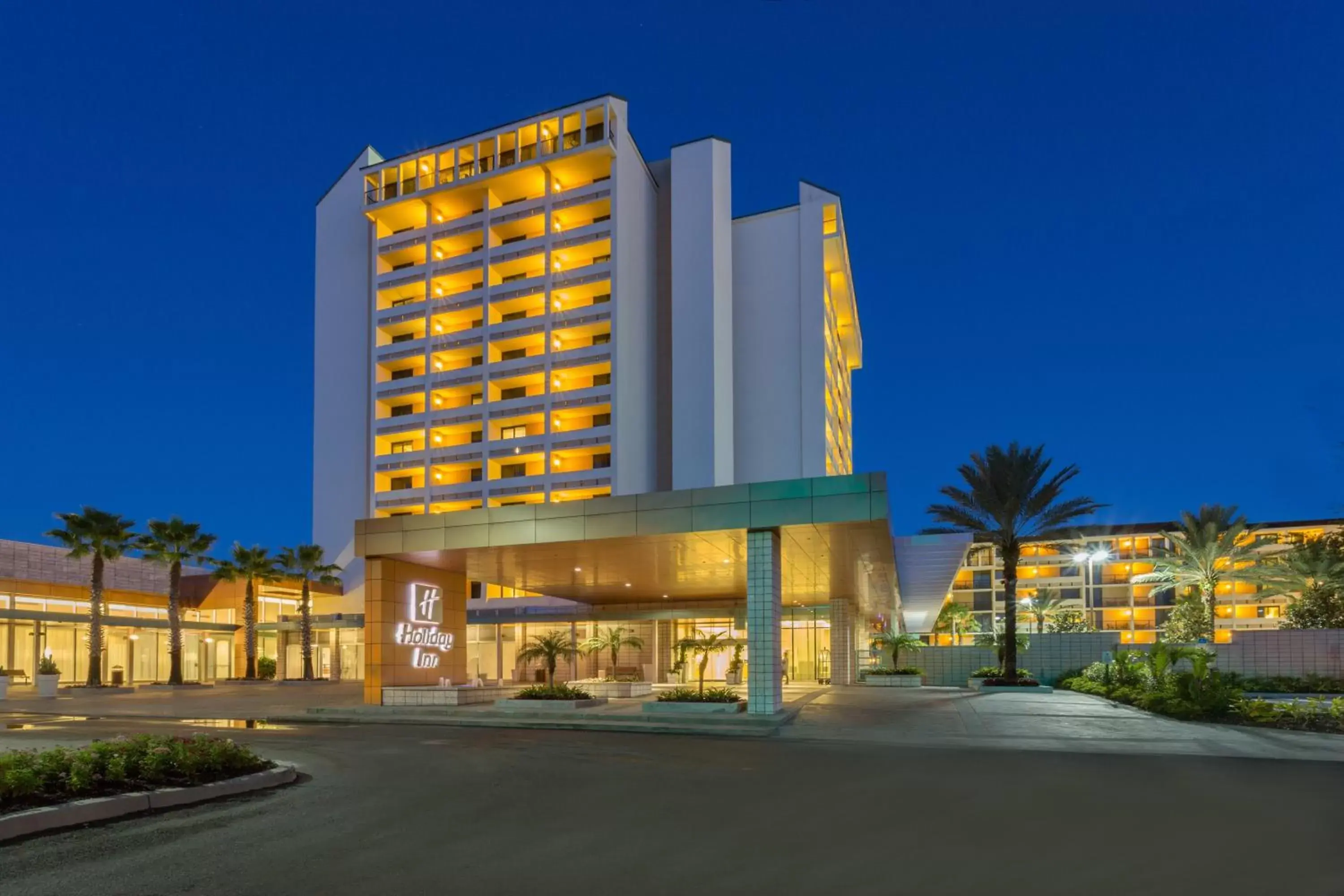 Property Building in Holiday Inn Orlando – Disney Springs™ Area, an IHG Hotel
