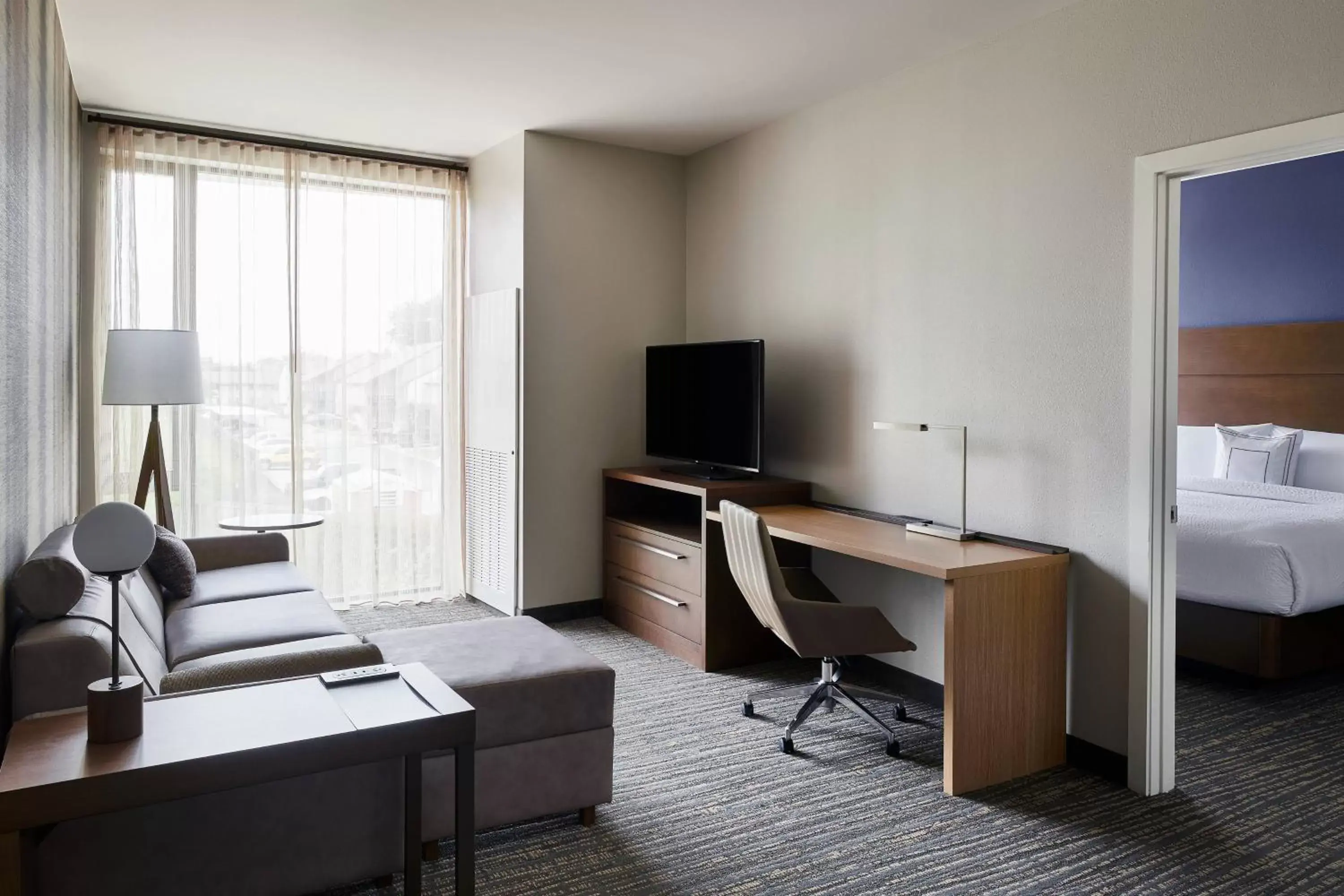 Living room, TV/Entertainment Center in Residence Inn By Marriott Dallas By The Galleria