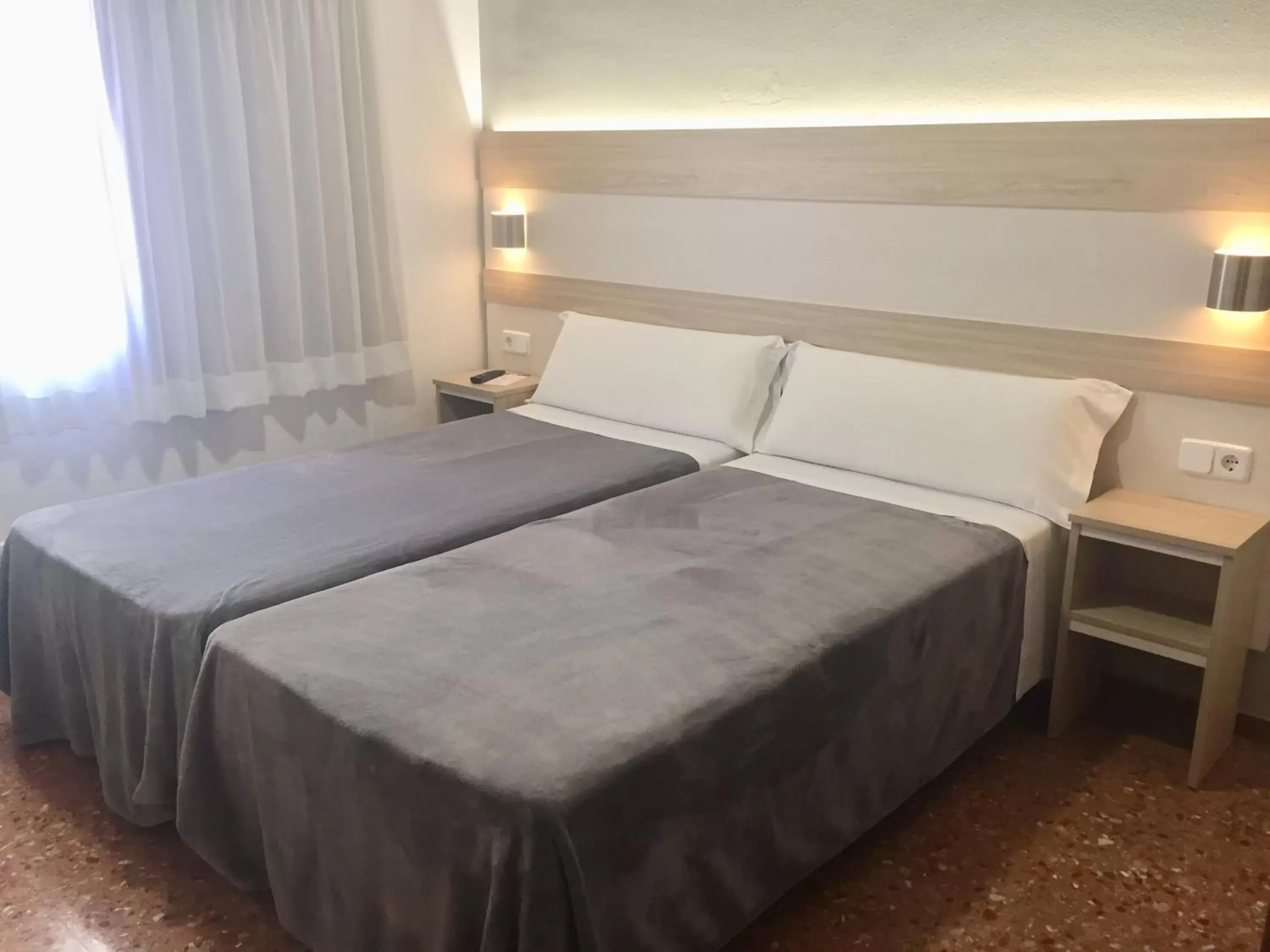 Bedroom, Bed in Hotel Catalunya Express