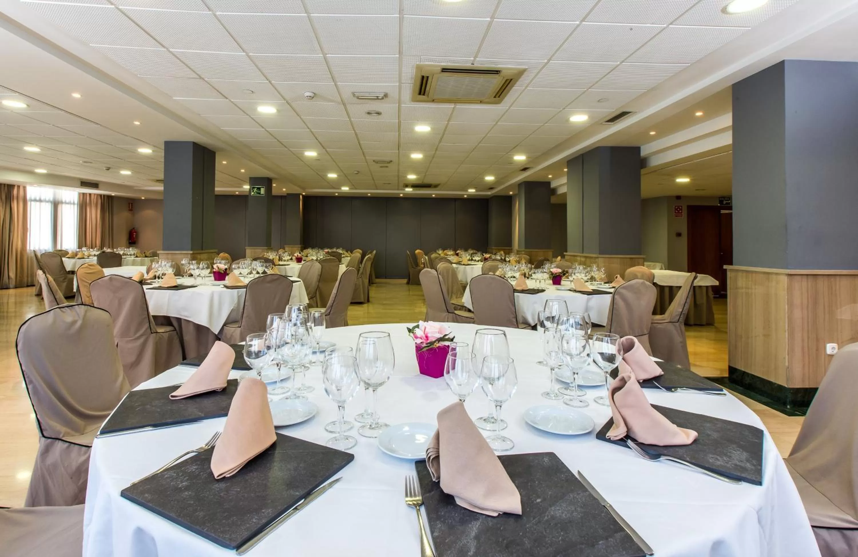 Banquet/Function facilities in Leonardo Hotel Granada