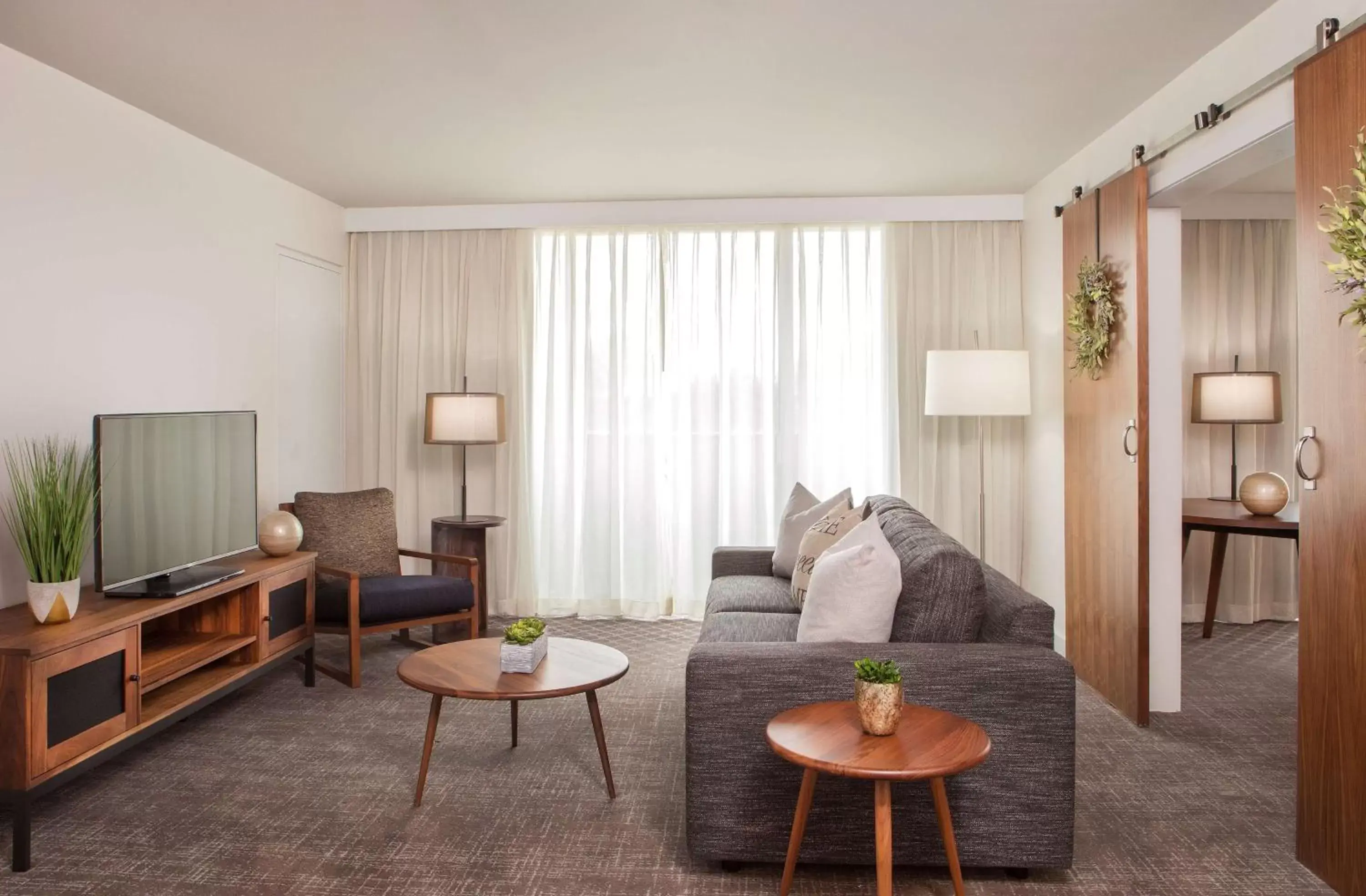 Bedroom, Seating Area in DoubleTree by Hilton Atlanta Northwest/Marietta