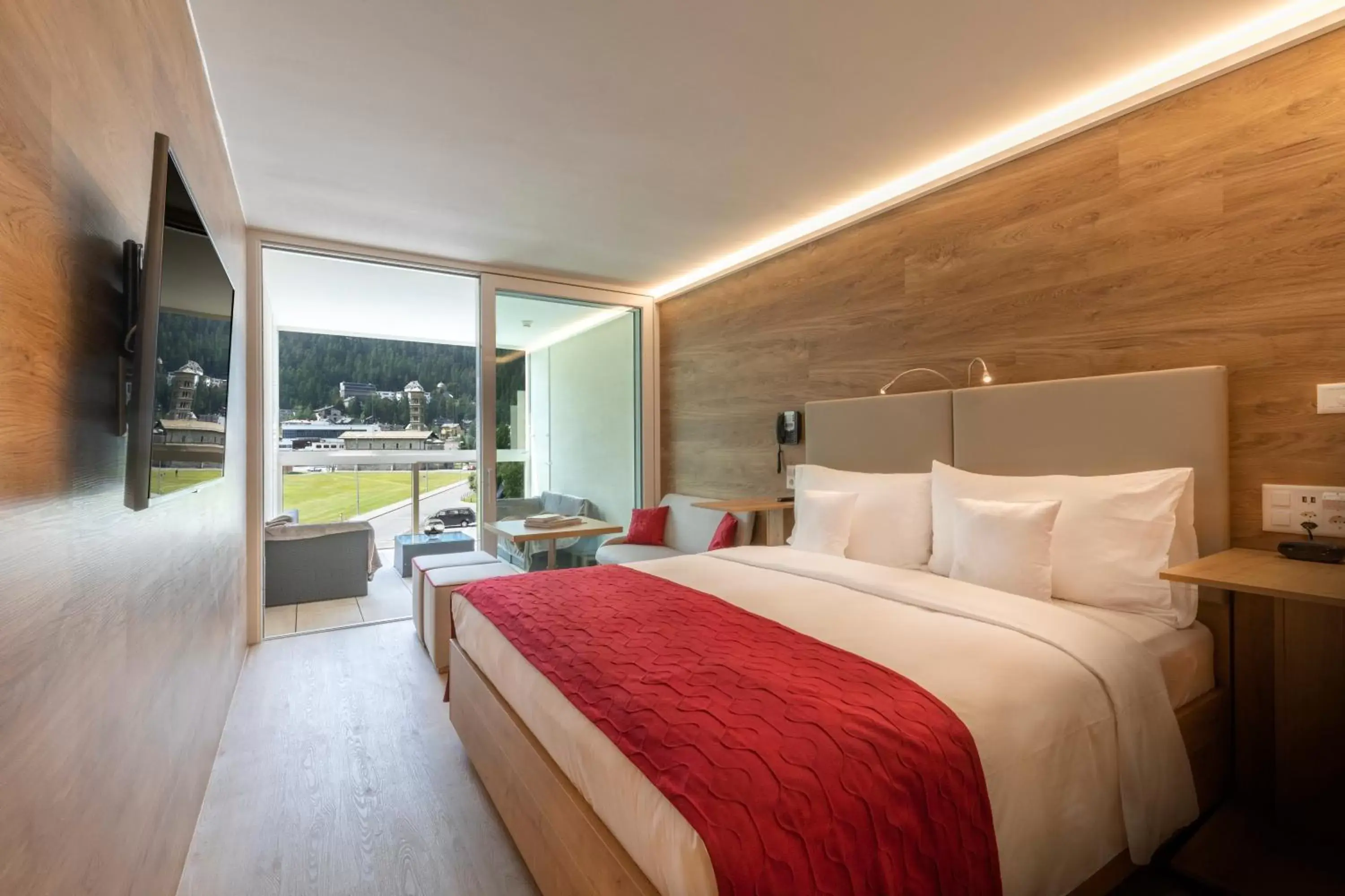 Bedroom, Bed in Hotel Sonne St. Moritz 3* Superior