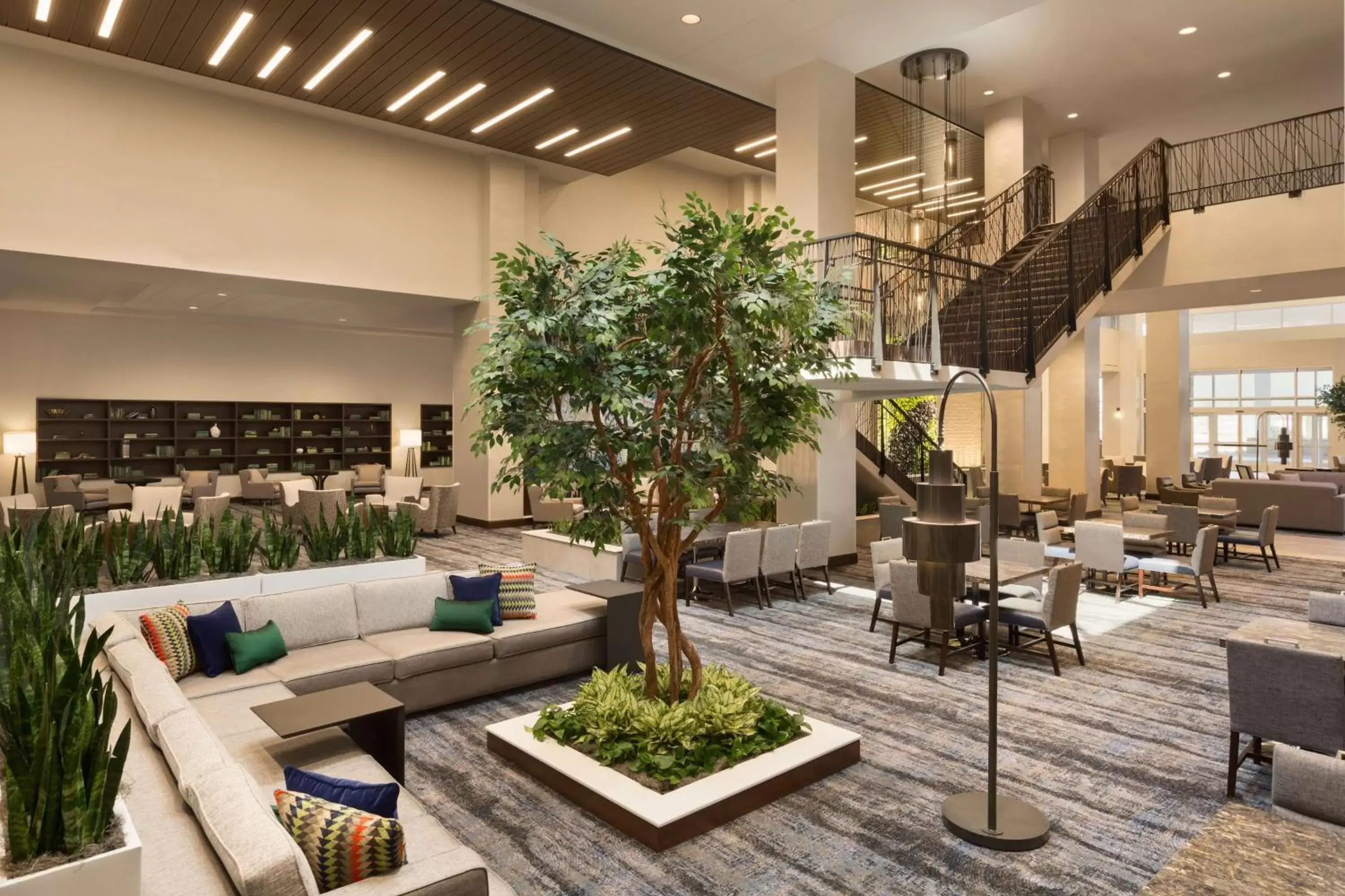 Lobby or reception in Embassy Suites By Hilton Denton Convention Center