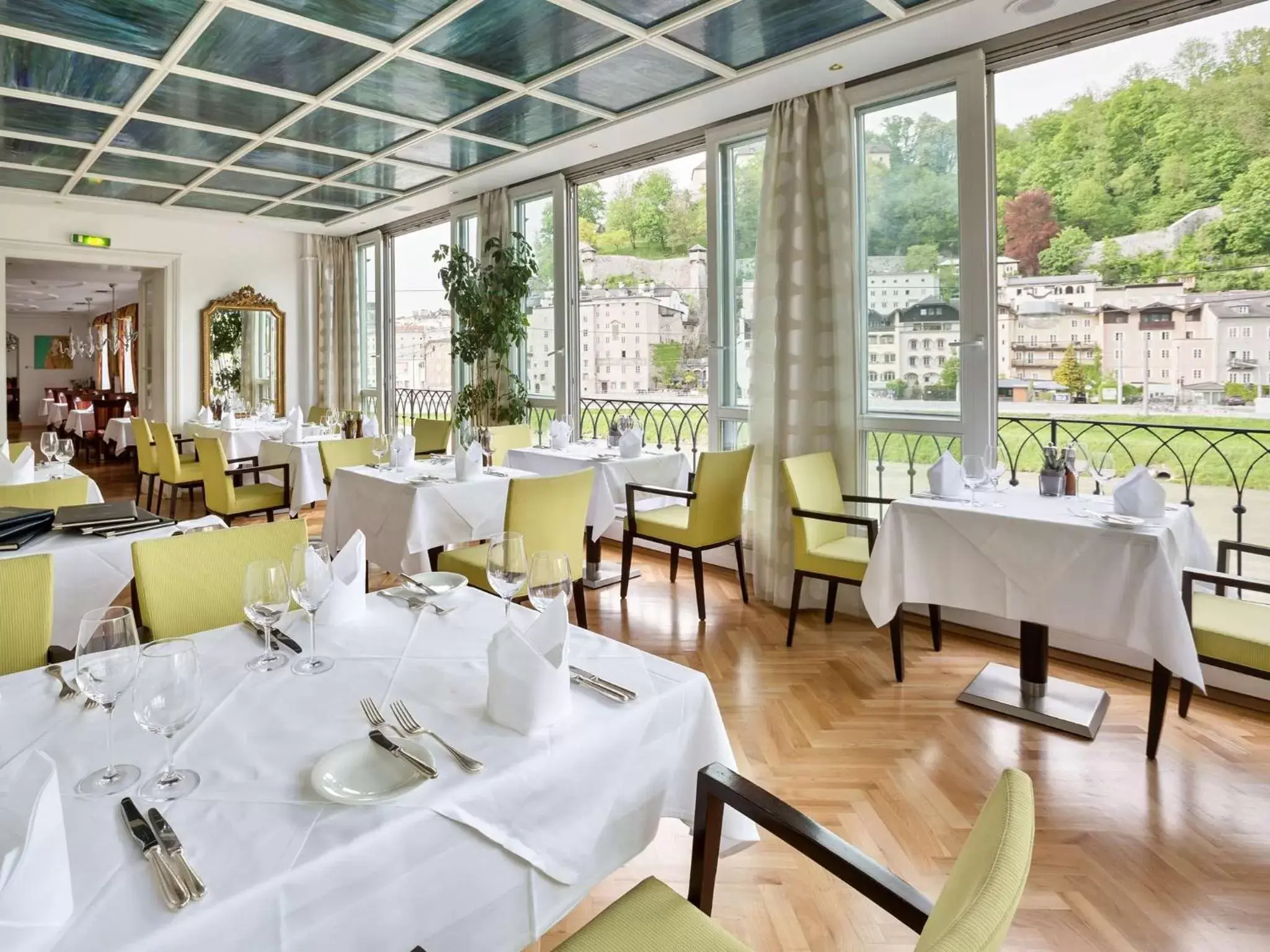 Restaurant/Places to Eat in Radisson Blu Hotel Altstadt