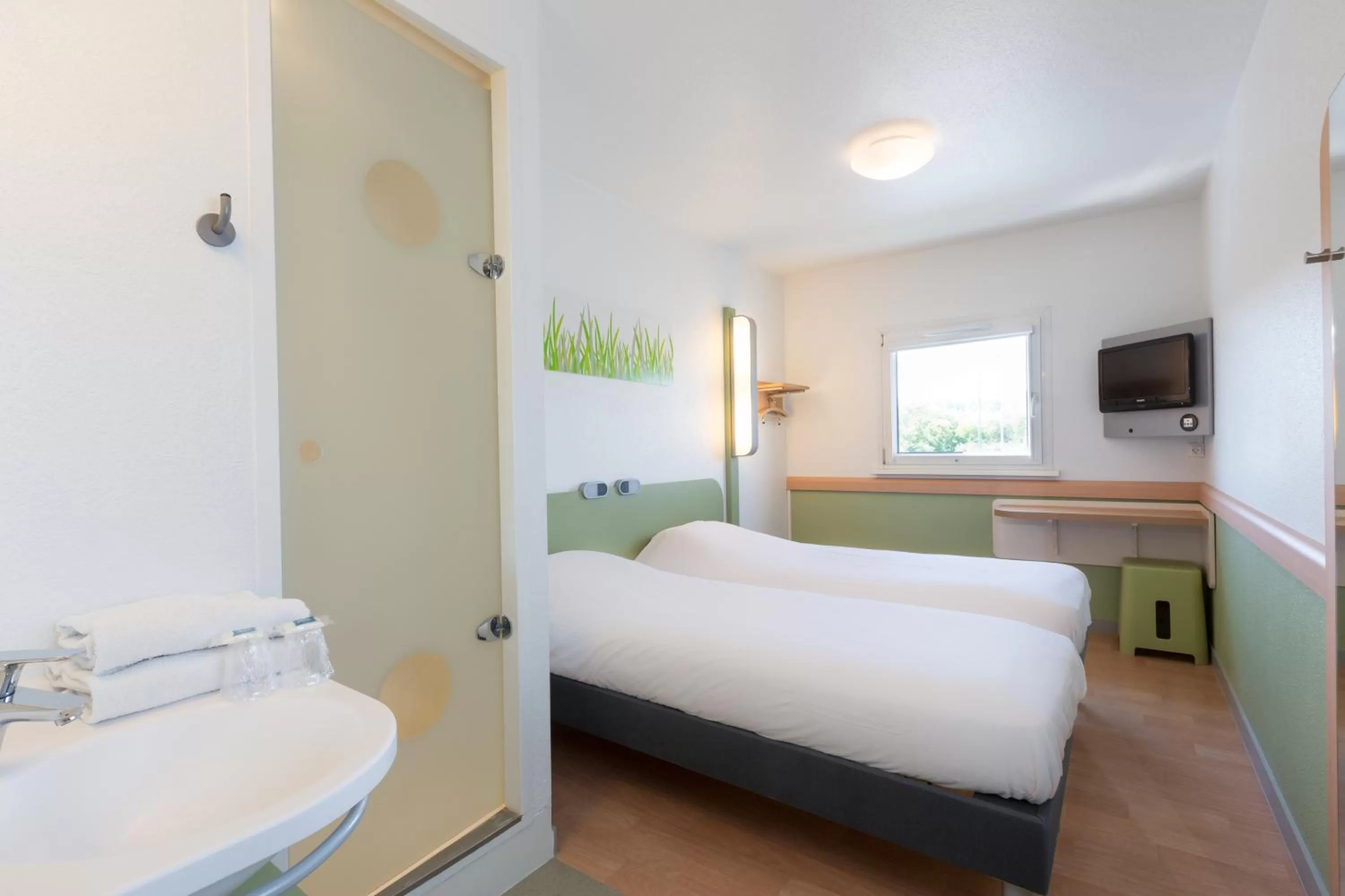 Photo of the whole room, Bed in Ibis Budget Sélestat