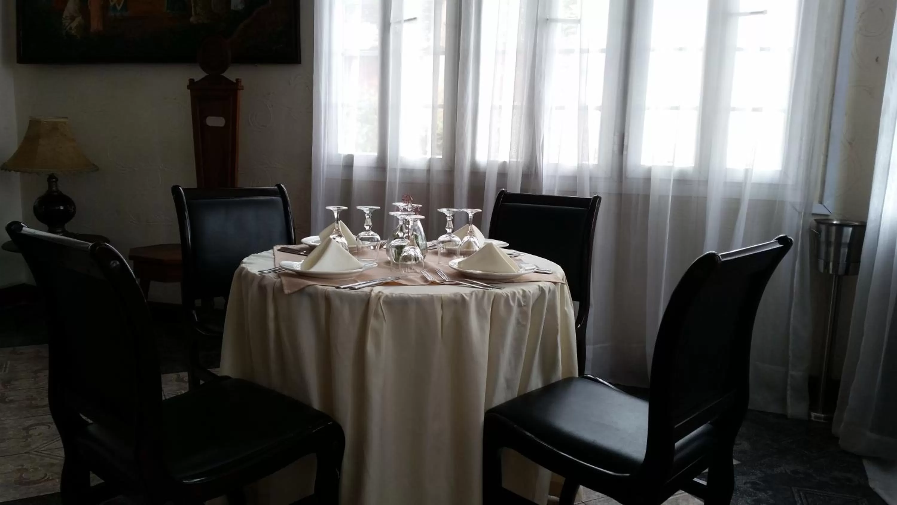 Restaurant/places to eat in Relais De La Haute Ville Tana