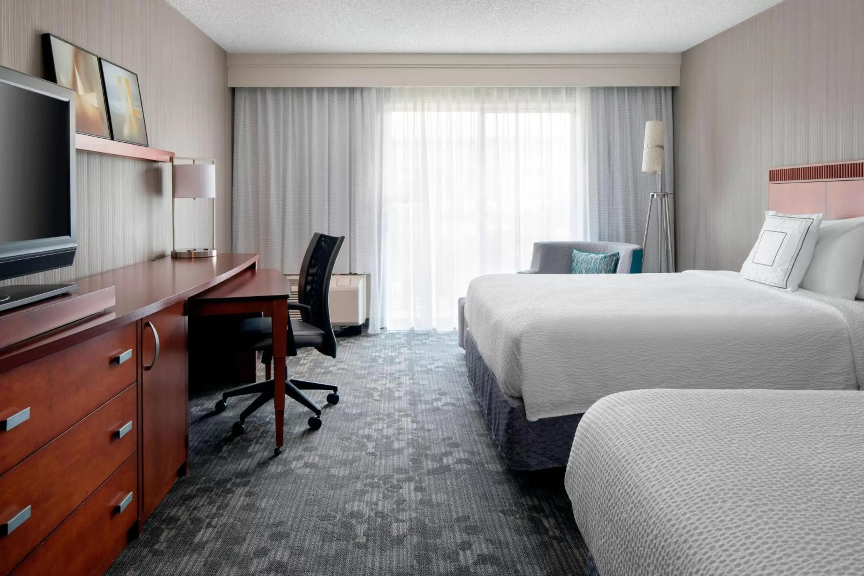 Photo of the whole room in Courtyard by Marriott San Mateo Foster City