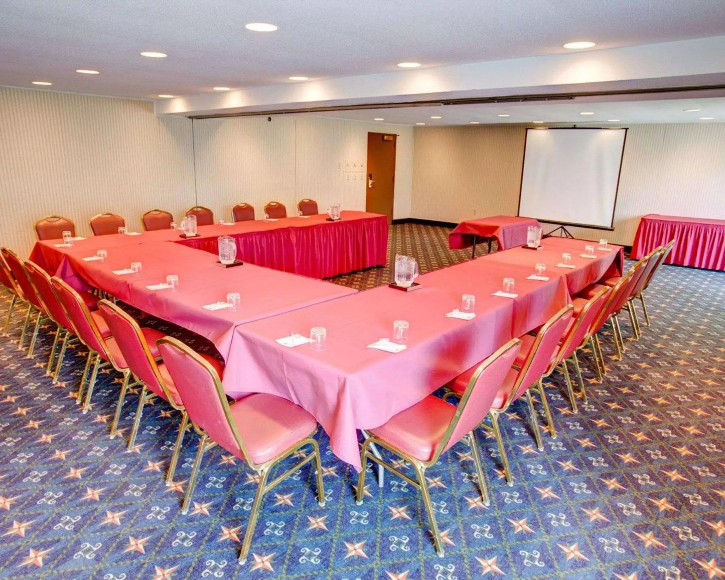 Meeting/conference room in Comfort Inn Conference Center Pittsburgh