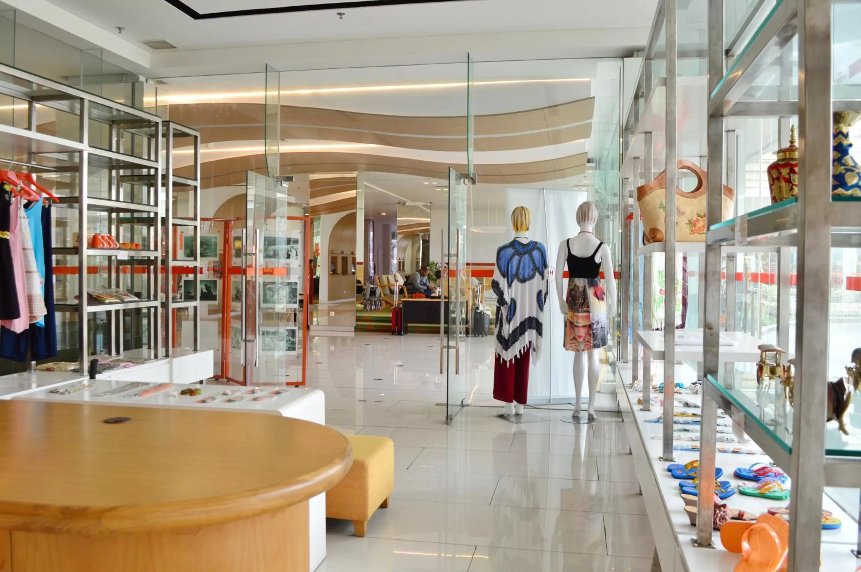 Shopping Area in HARRIS Hotel and Conventions Denpasar Bali
