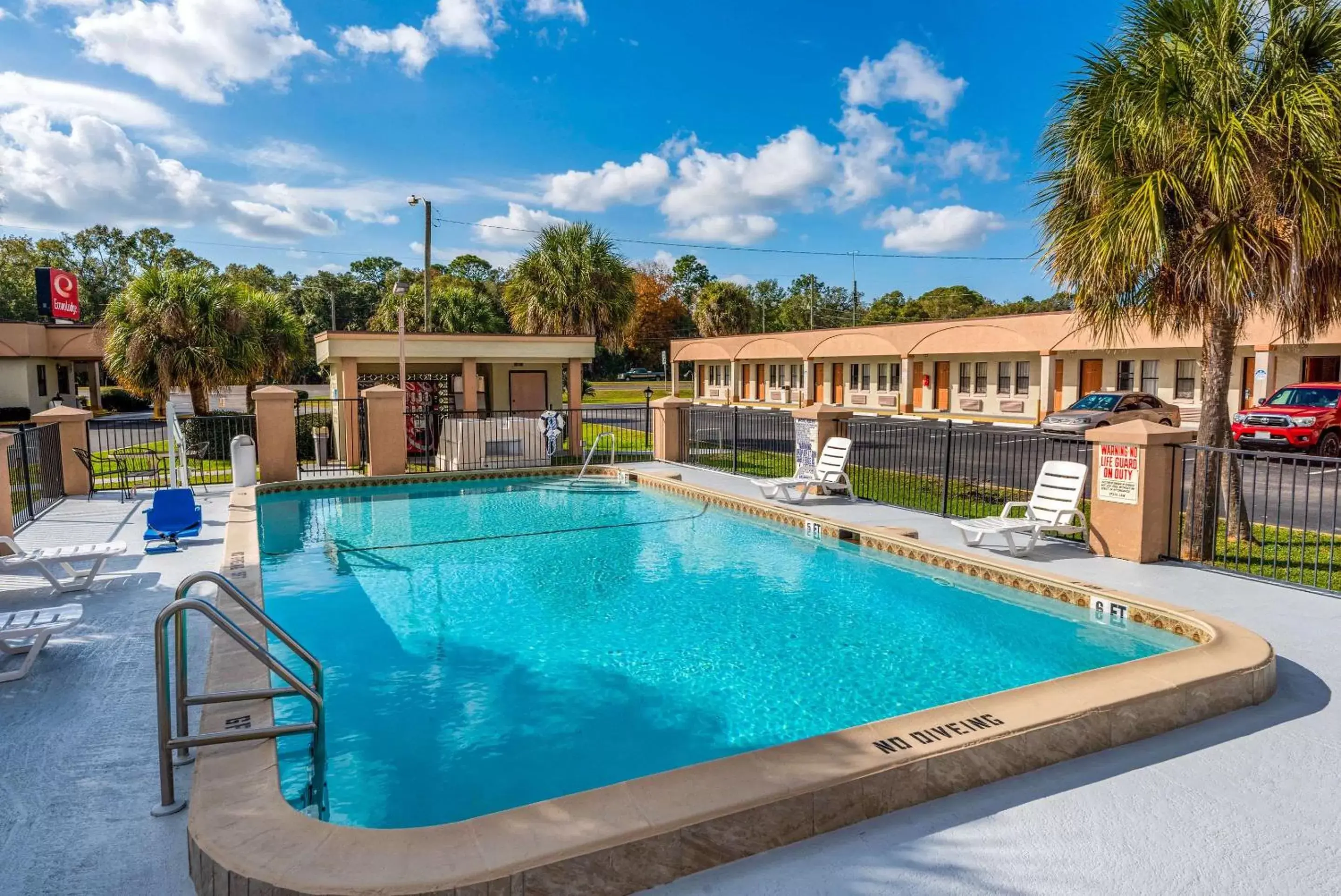 On site, Swimming Pool in Econo Lodge Crystal River