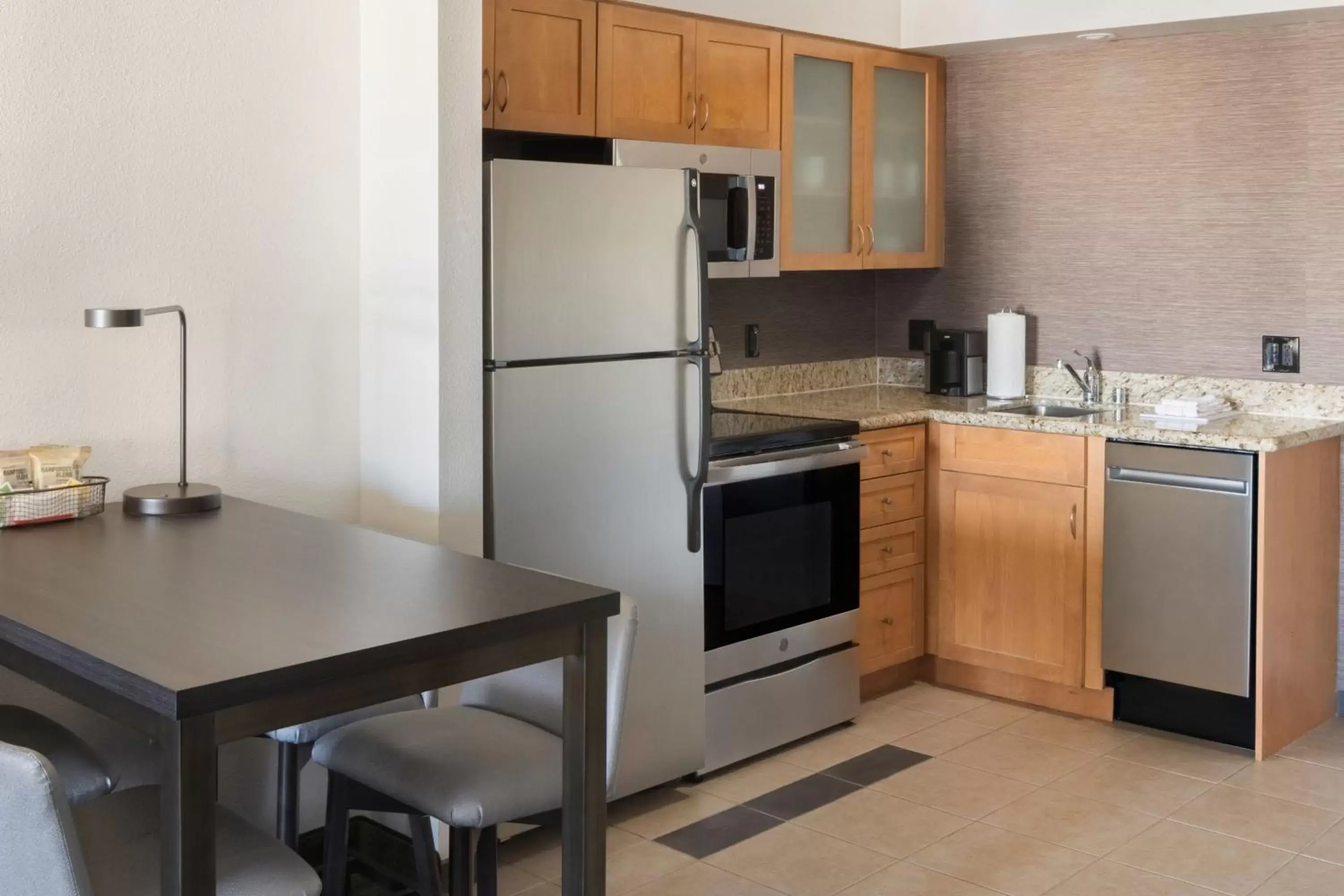 Bedroom, Kitchen/Kitchenette in Residence Inn by Marriott Sacramento Downtown at Capitol Park