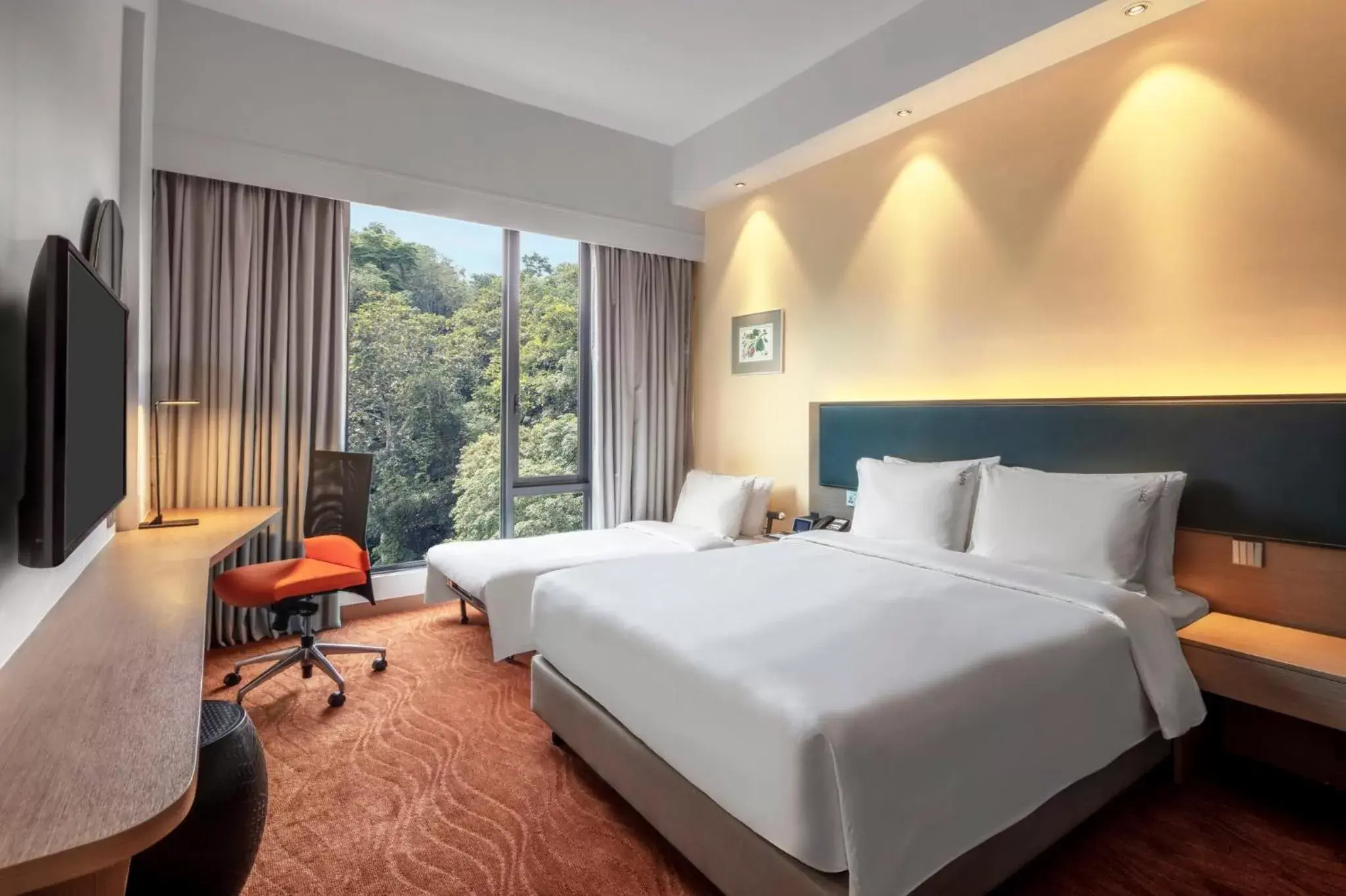 Photo of the whole room, Bed in Holiday Inn Express Kota Kinabalu City Centre, an IHG Hotel