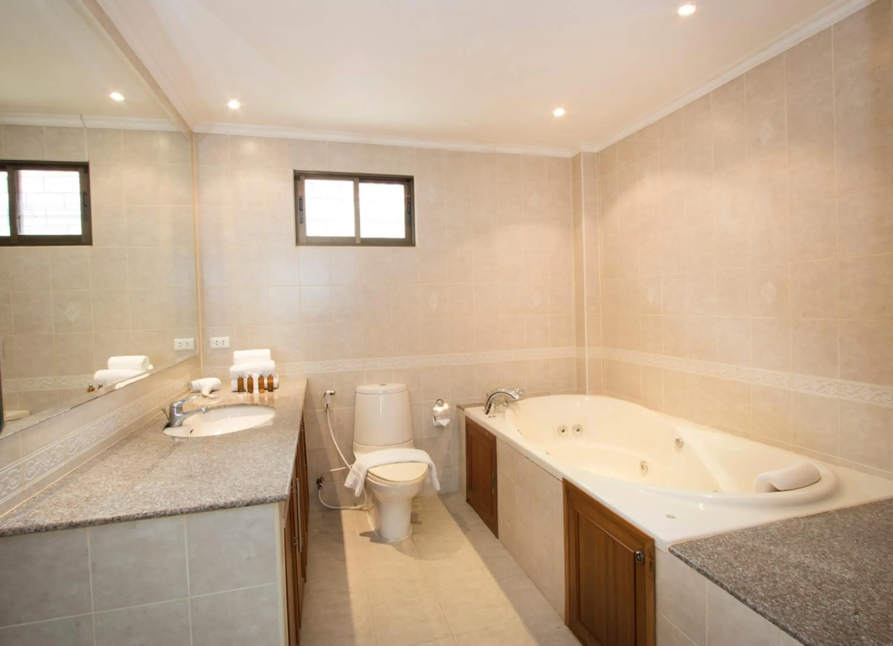 Bathroom in Avoca Pool Villas