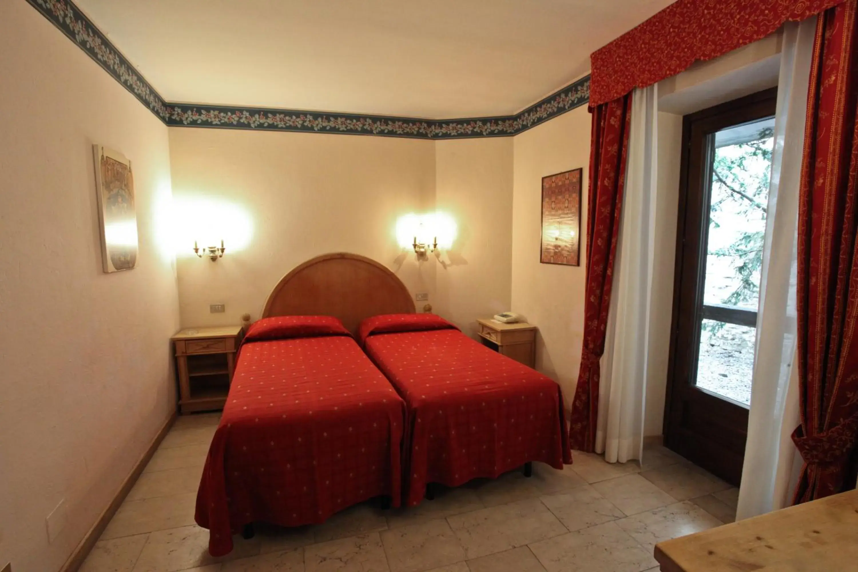 Photo of the whole room, Bed in Hotel Courmayeur