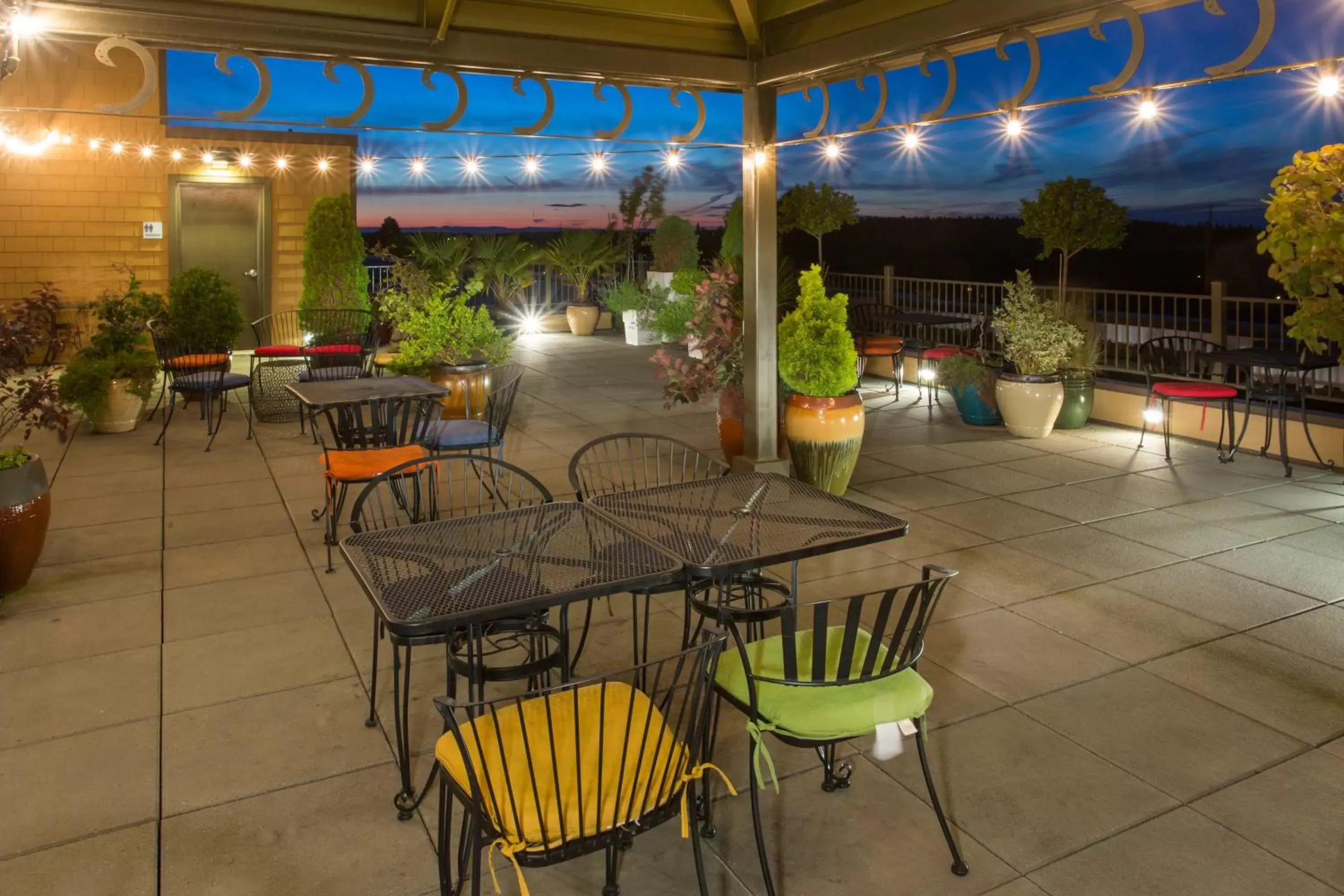 Patio, Restaurant/Places to Eat in Holiday Inn Express Hotel & Suites North Sequim, an IHG Hotel