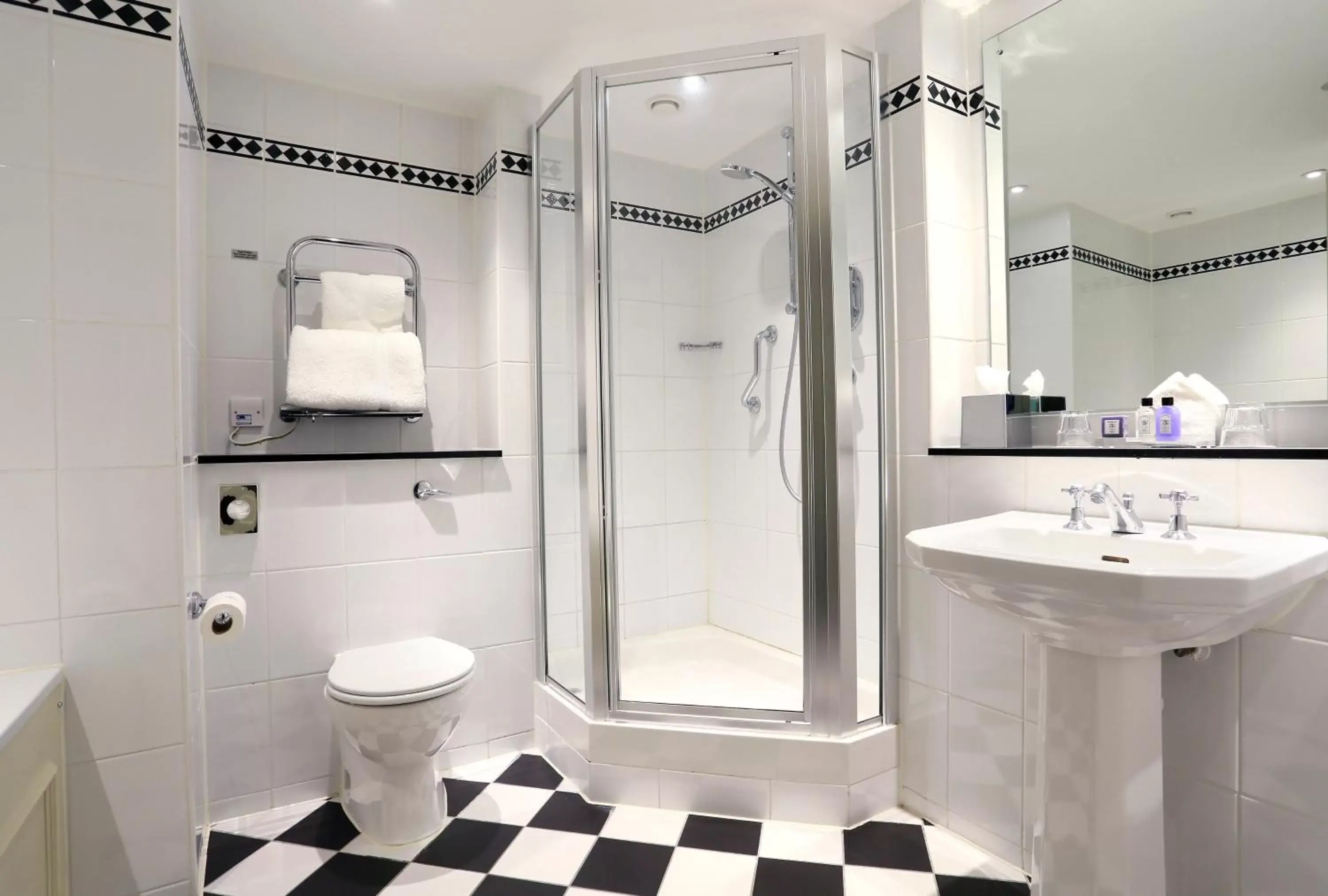 Bathroom in Macdonald Botley Park Hotel & Spa