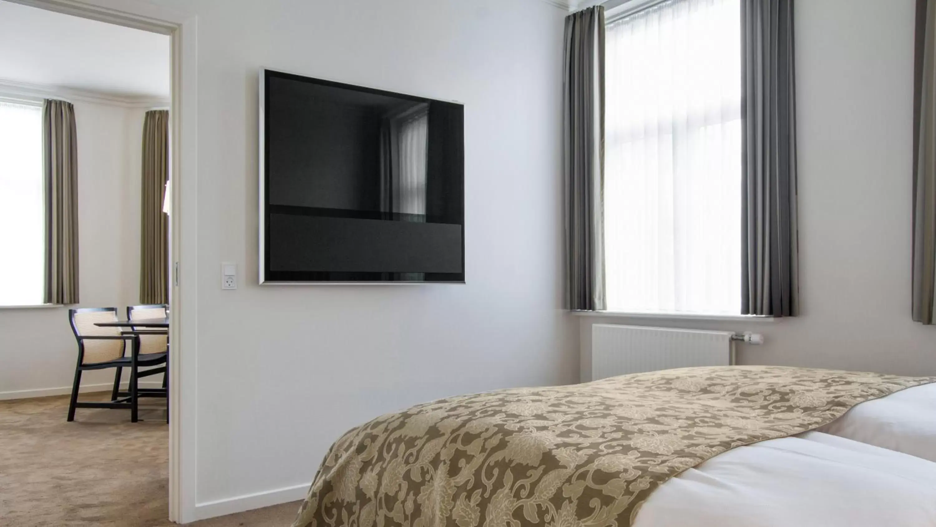 Bedroom, TV/Entertainment Center in Best Western Plus Hotel Eyde