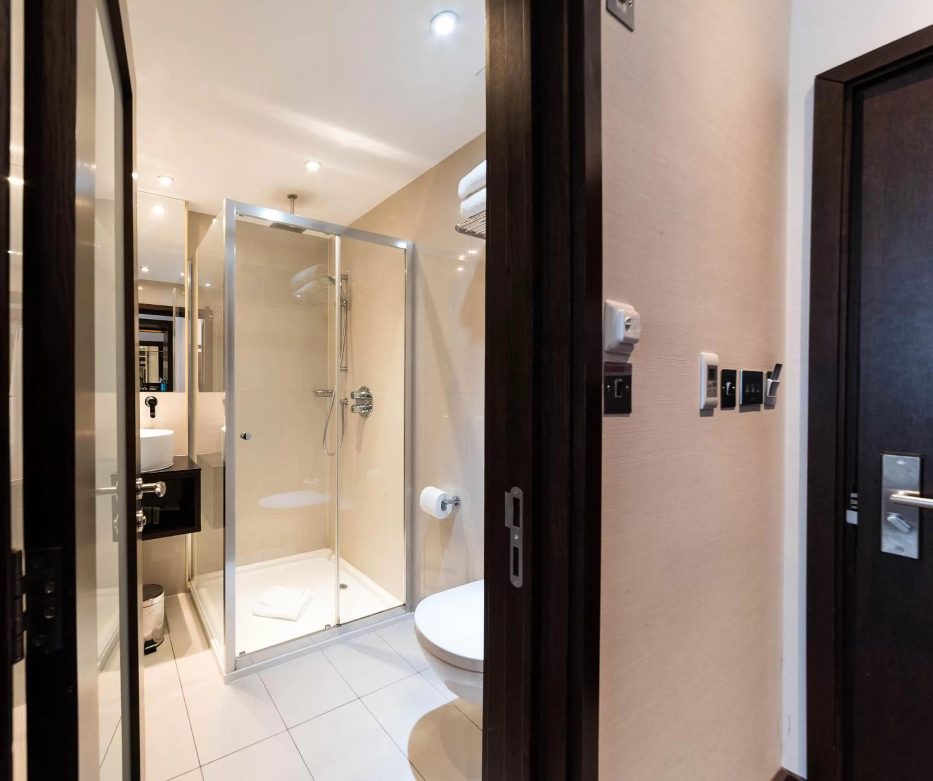 Bathroom in Park Avenue Baker Street