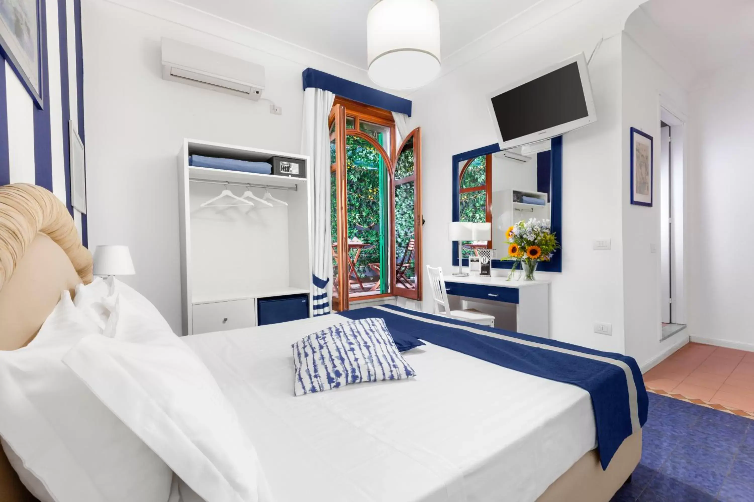 Bed in Hotel Herculaneum Bed in Hotel Herculaneum