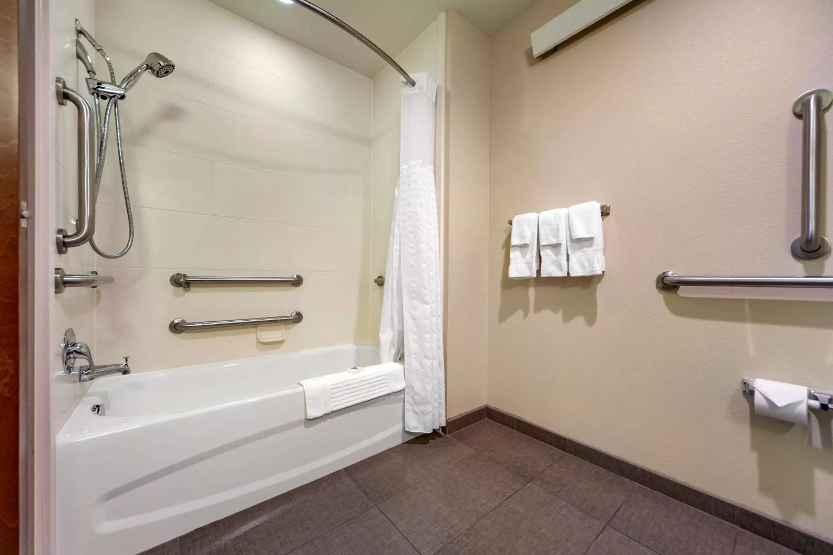 Photo of the whole room, Bathroom in Comfort Inn & Suites Avera Southwest