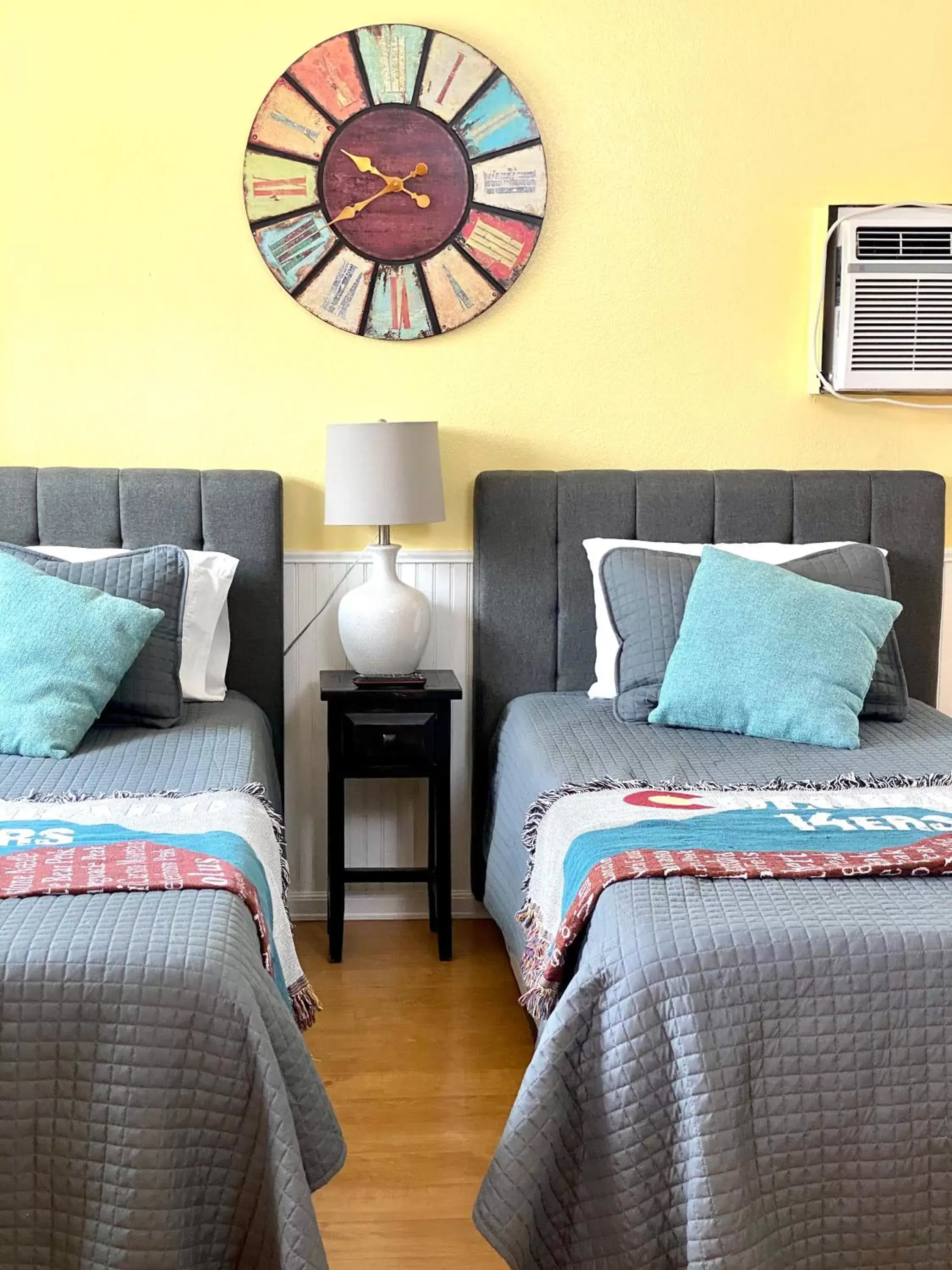 Bed, Seating Area in Remington Flats