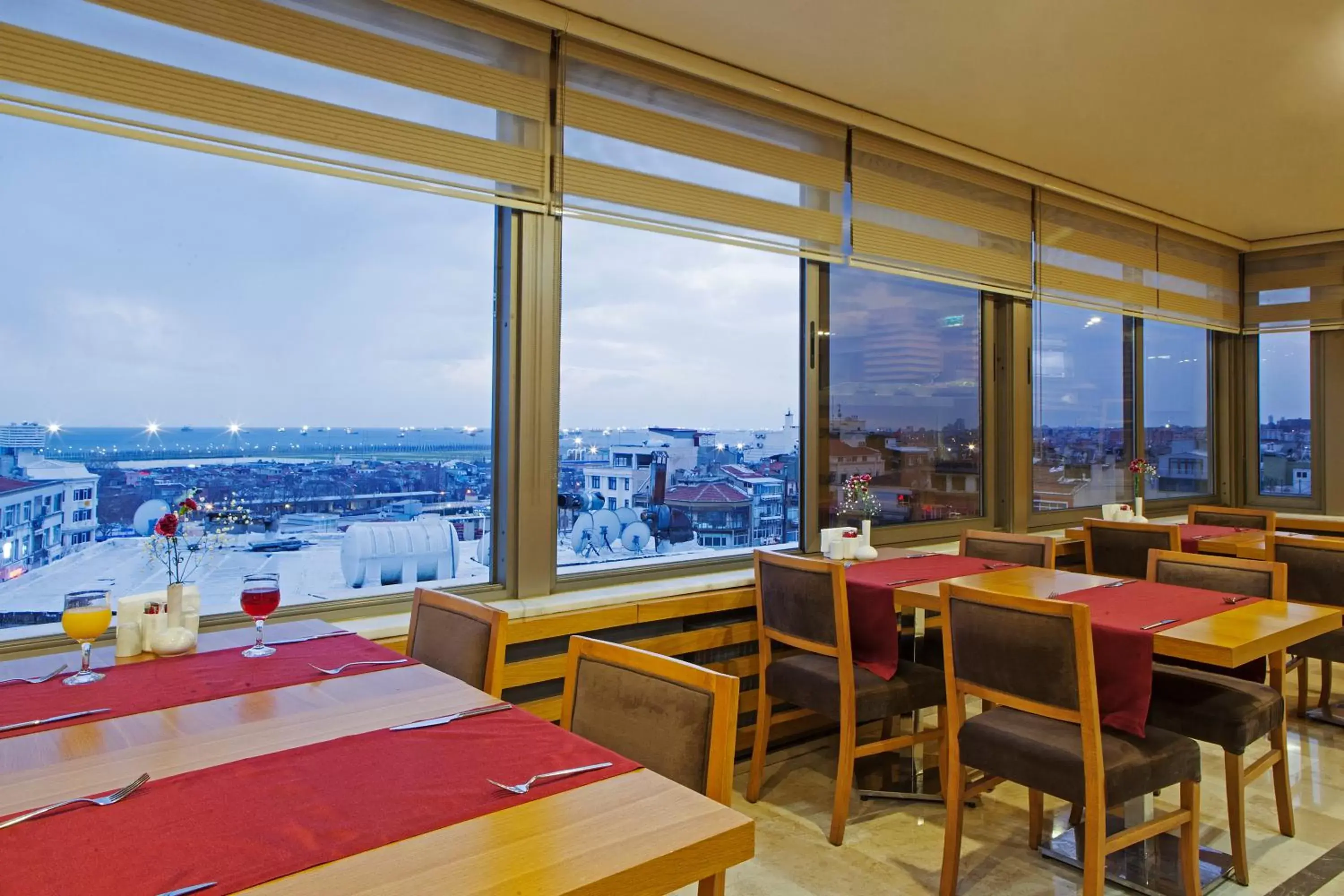 Restaurant/Places to Eat in Delta Hotel Istanbul