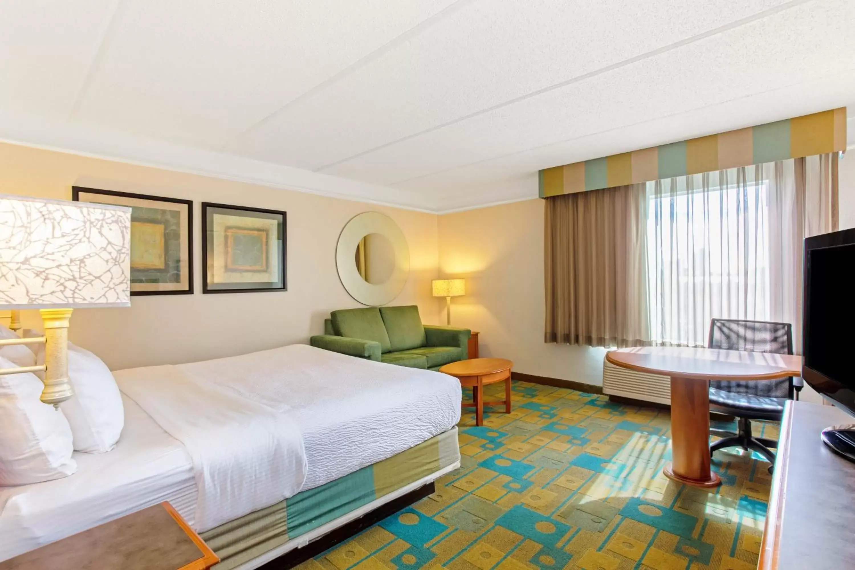 Bedroom, Bed in La Quinta by Wyndham Orlando I Drive/Conv Center