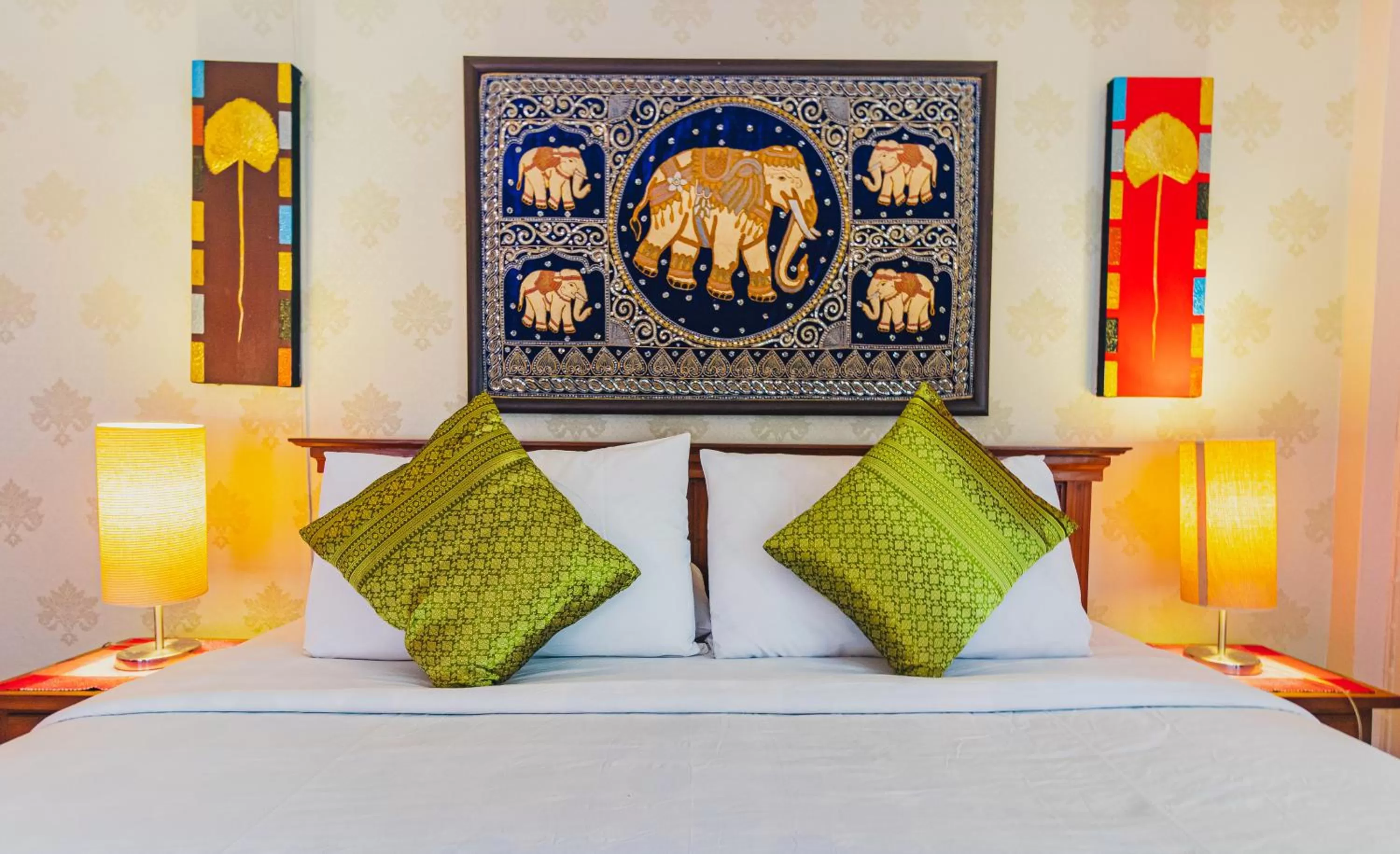 Photo of the whole room, Bed in Joy's House & Tour