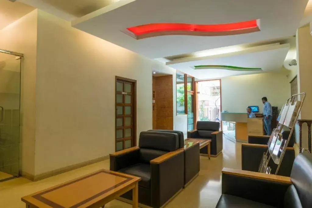 Lobby or reception in Crescent Park Lobby or reception in Crescent Park