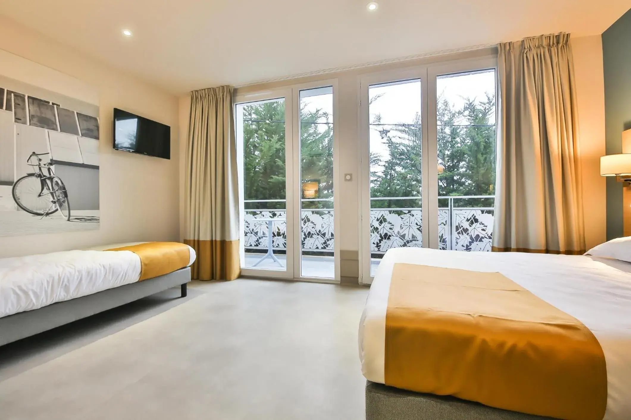 Triple Room with Terrace in Vent D'Eden Park Hotel