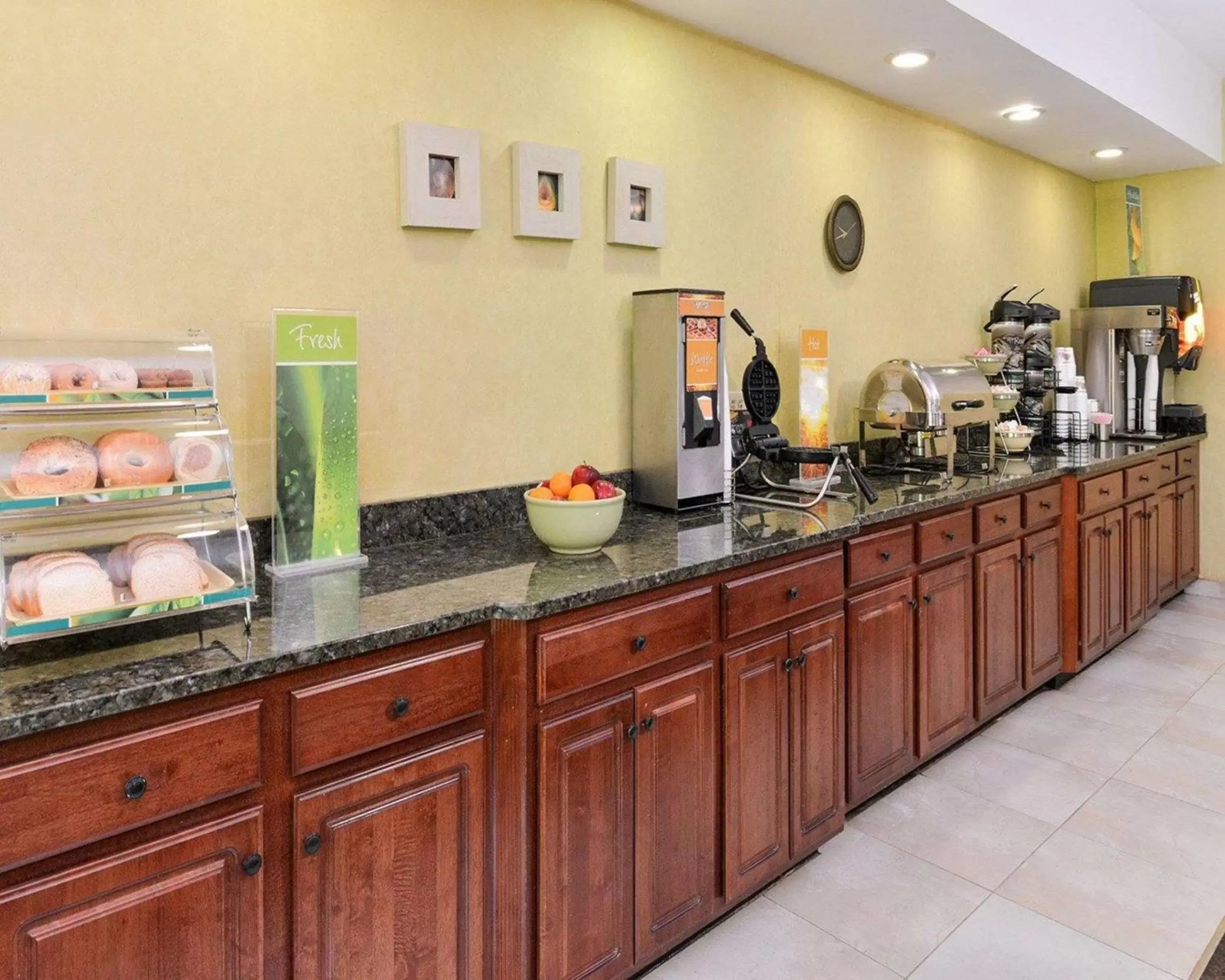 Restaurant/places to eat in Quality Suites Stratford Restaurant/places to eat in Quality Suites Stratford