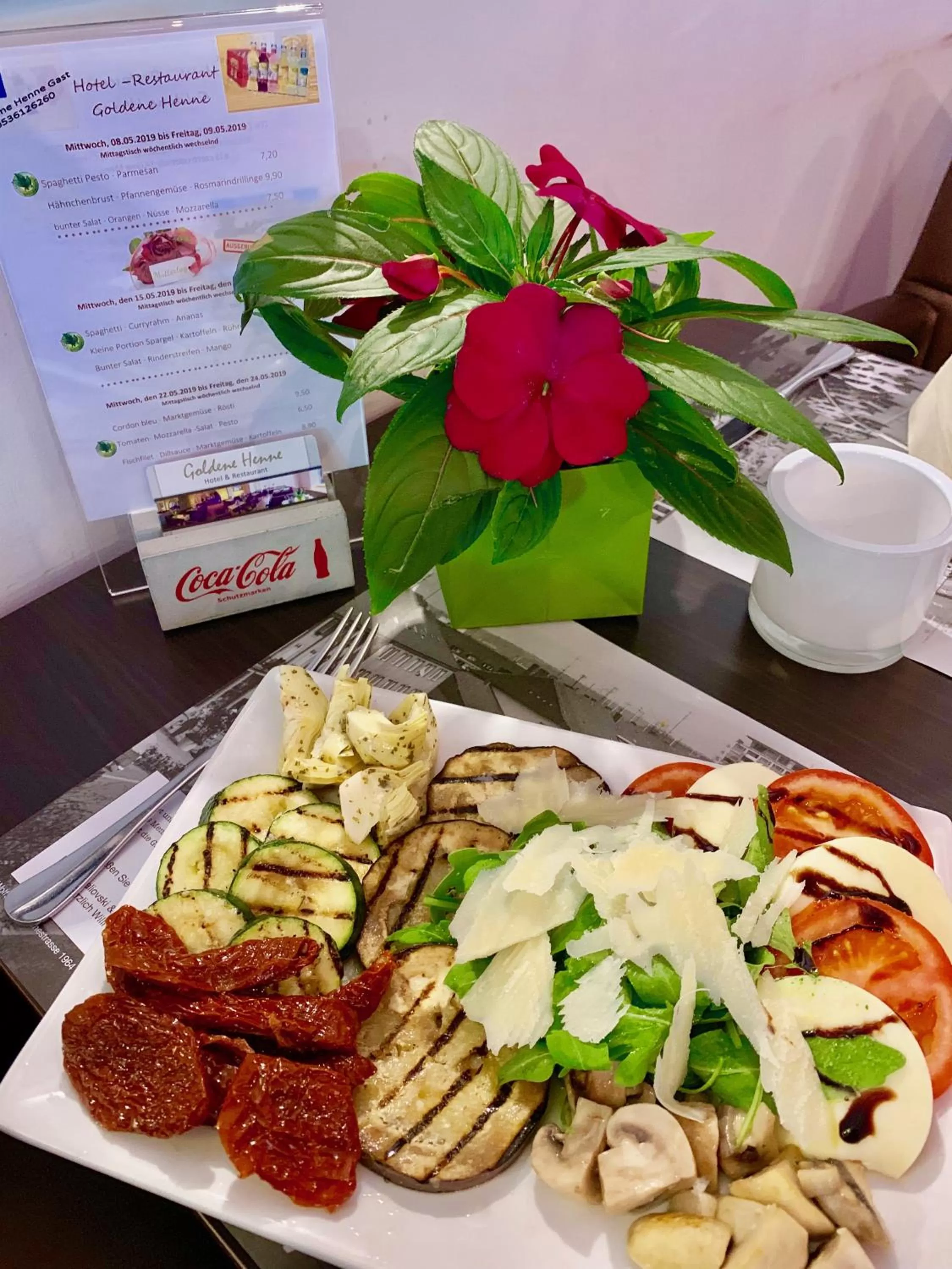 Food and drinks in Boutique Hotel Goldene Henne