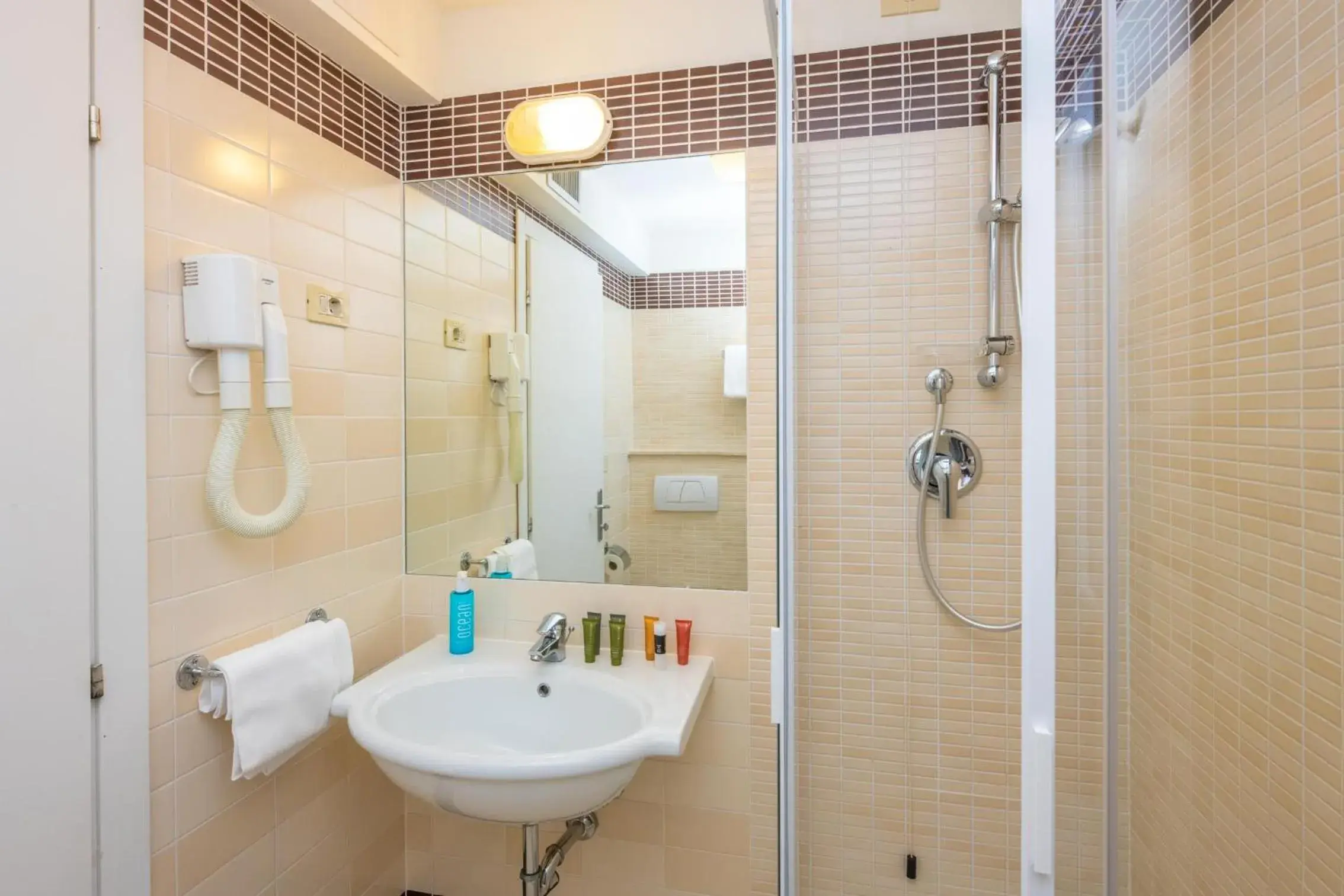 Standard Triple Room with Balcony in L'Alba Hotel Standard Triple Room with Balcony in L'Alba Hotel