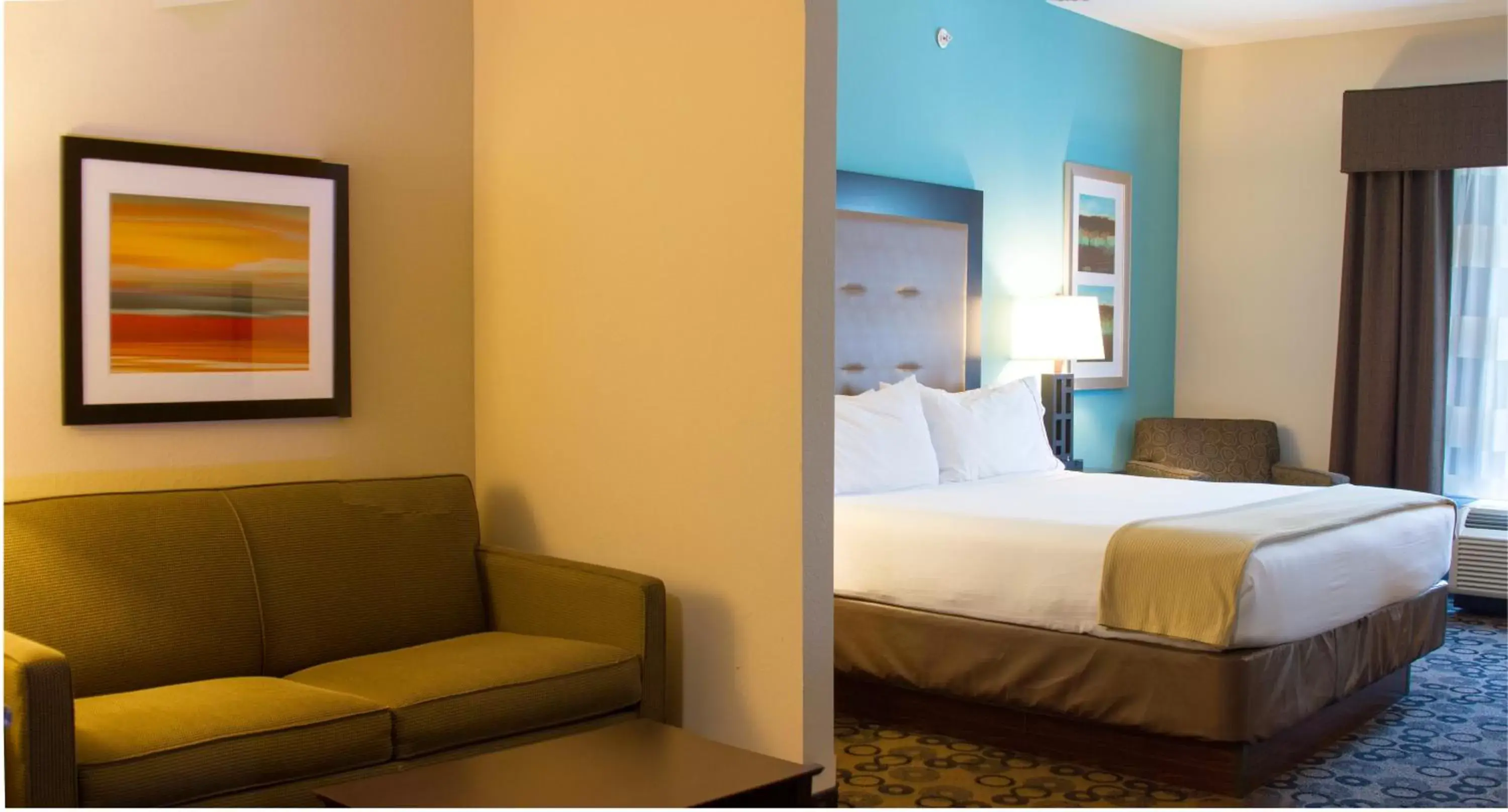 Photo of the whole room, Bed in Holiday Inn Express & Suites - Cleveland Northwest, an IHG Hotel