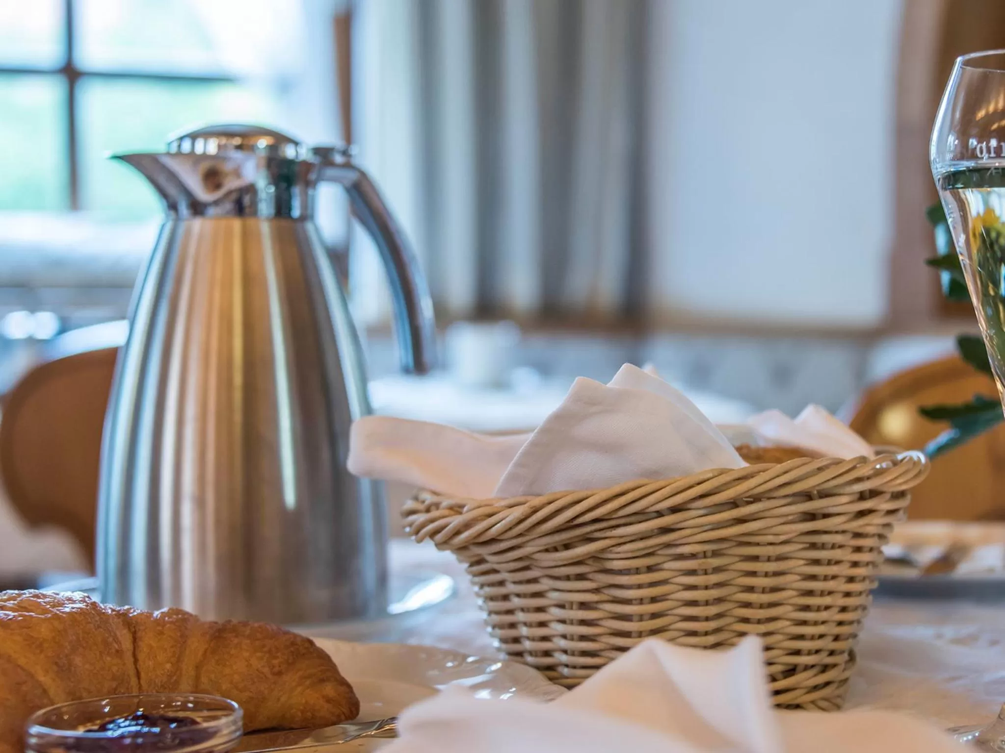 Buffet breakfast in Hotel Mutz Garni