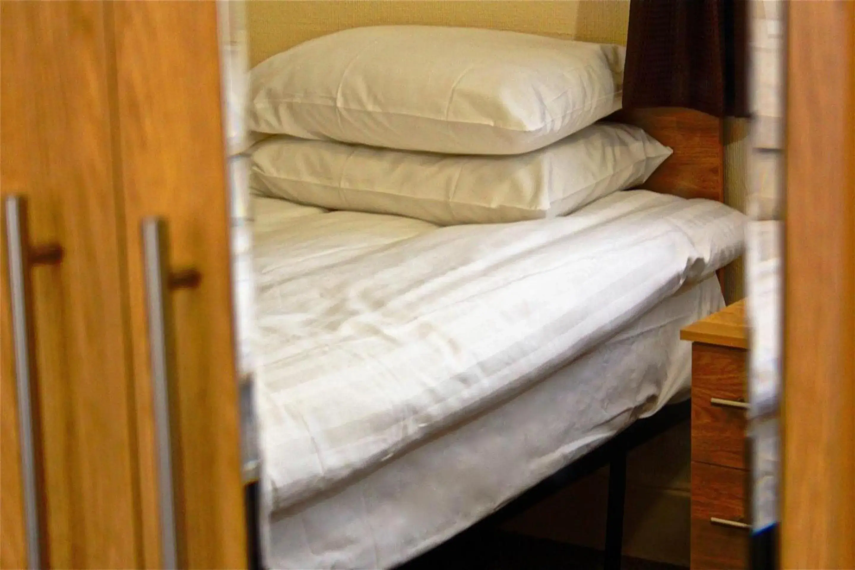 Bed, Bunk Bed in OYO Central Hotel Golders Green