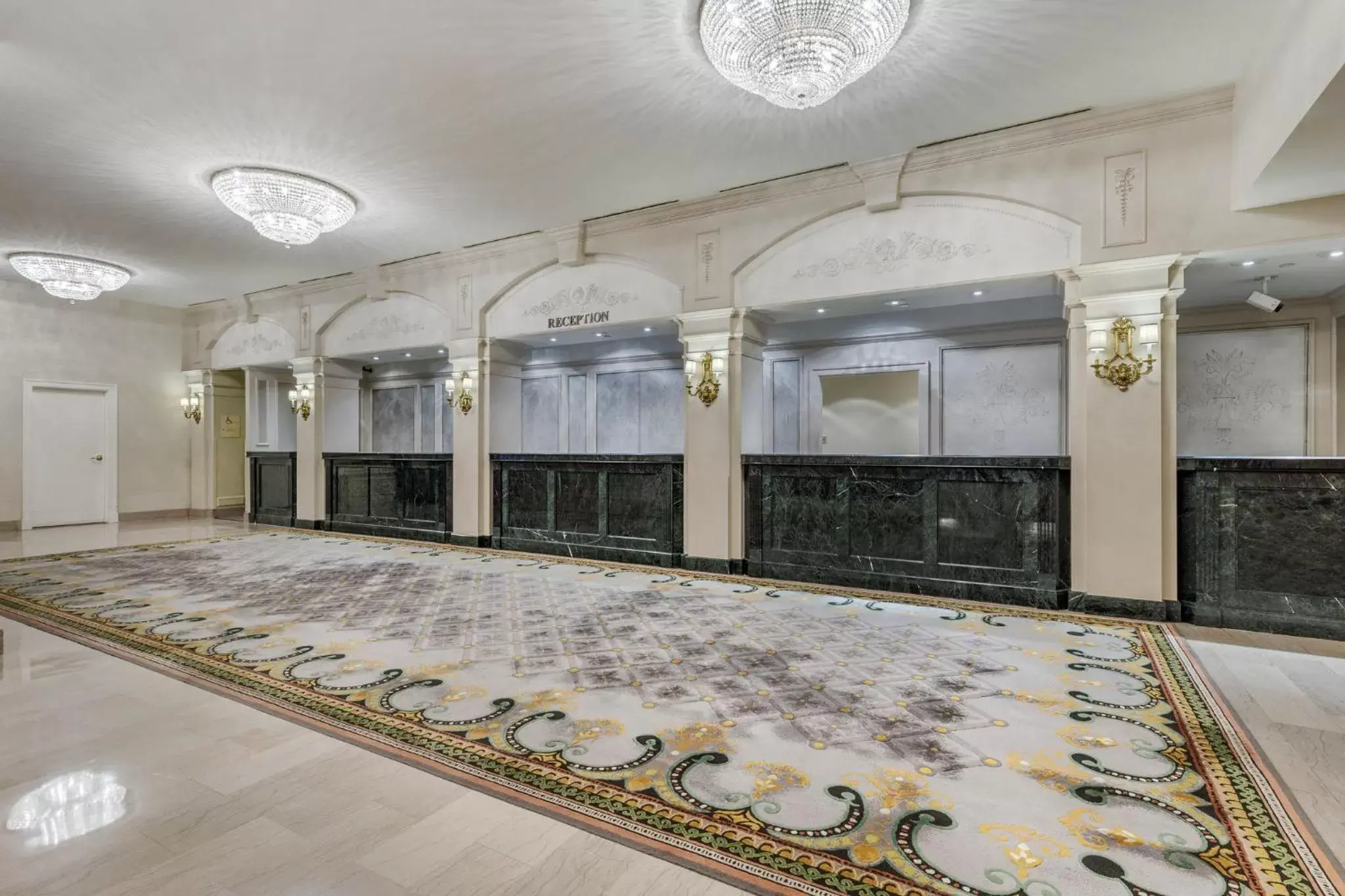 Lobby or reception in Omni Shoreham Hotel